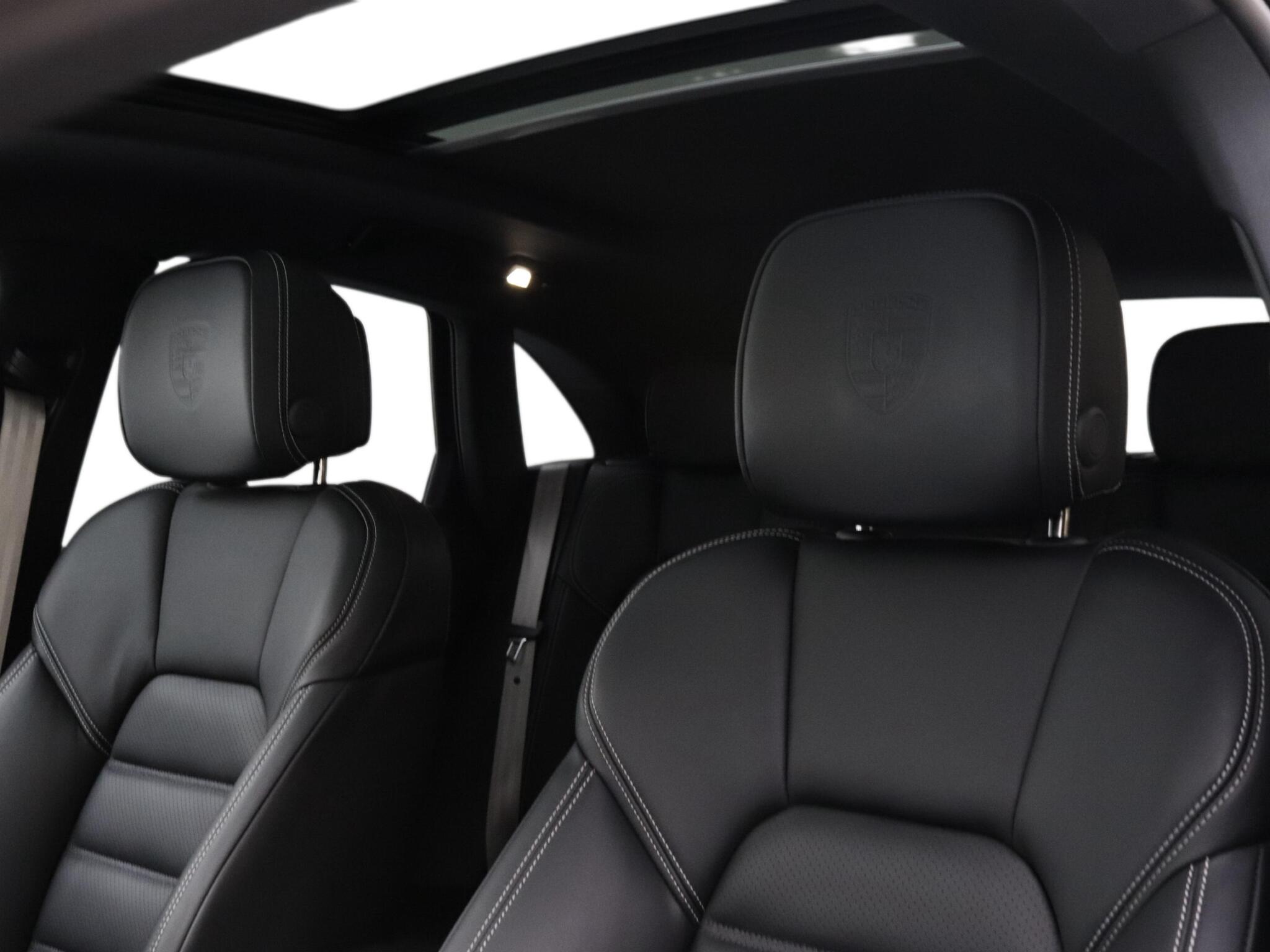 Porsche Macan view 14