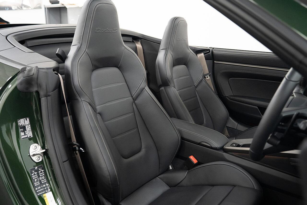 Porsche 911 view 6