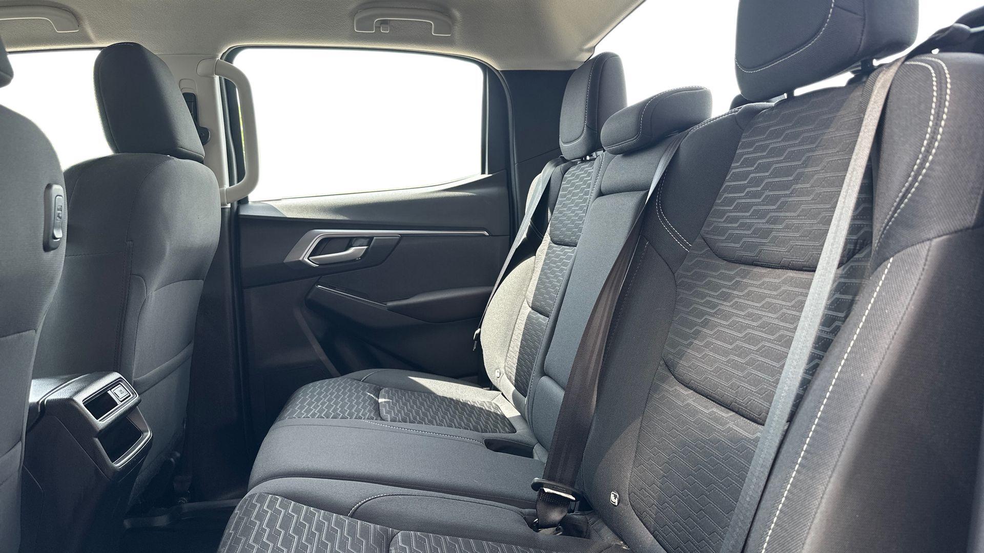 Isuzu D-Max view 4