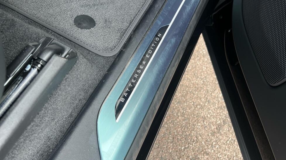 Land Rover Range Rover Sport view 34