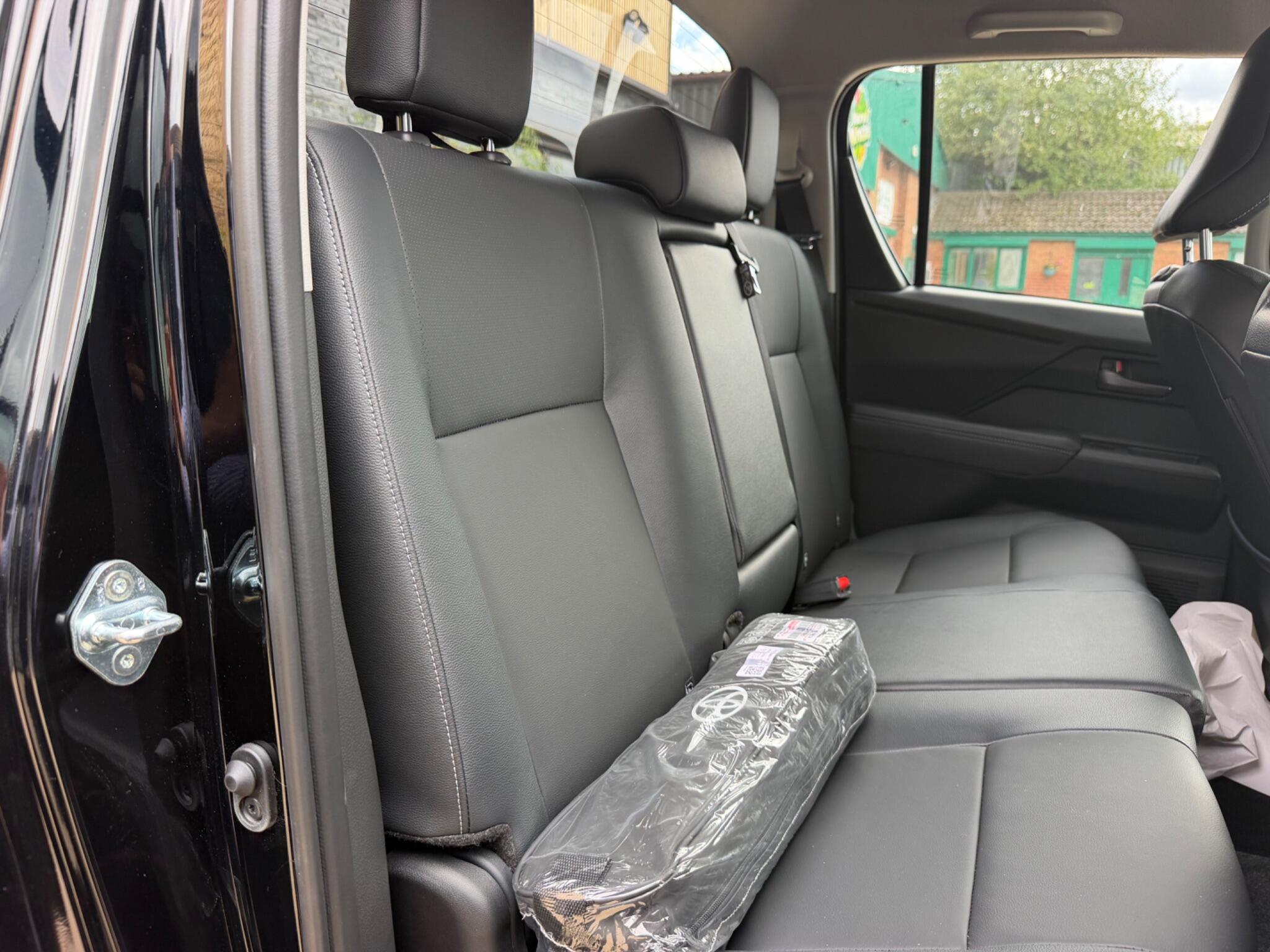 Toyota Hilux view 22