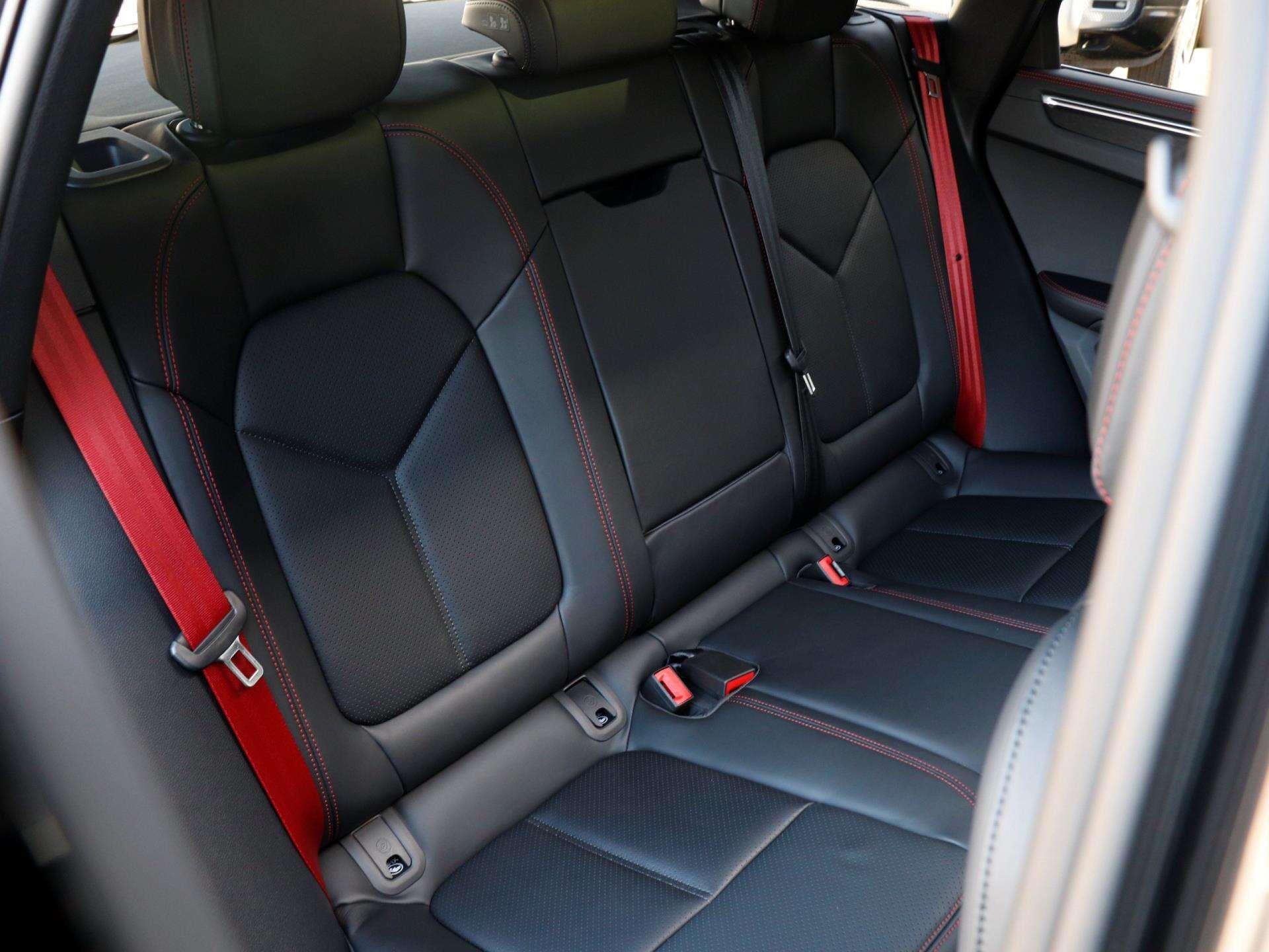 Porsche Macan view 29