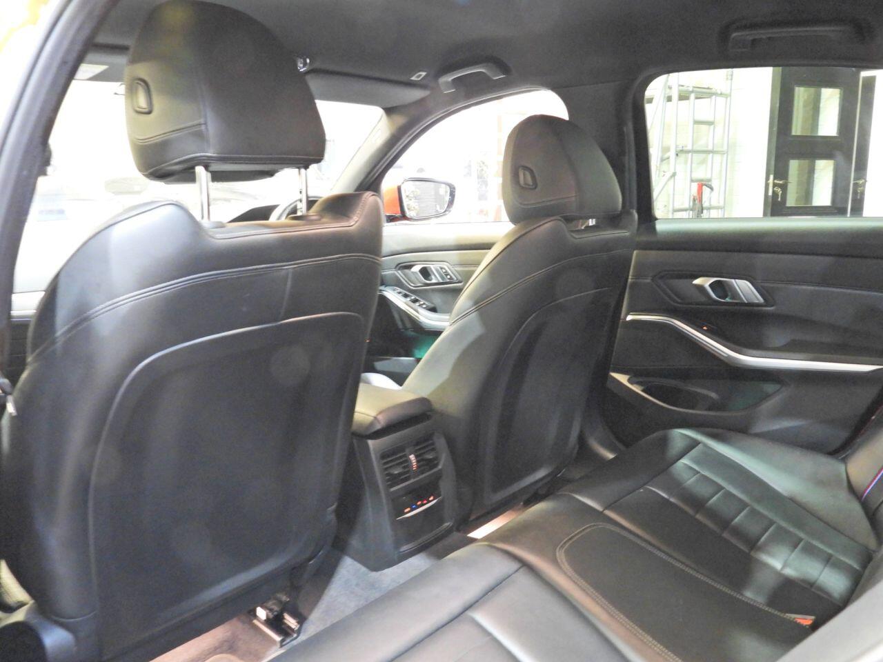 BMW 3 Series view 29