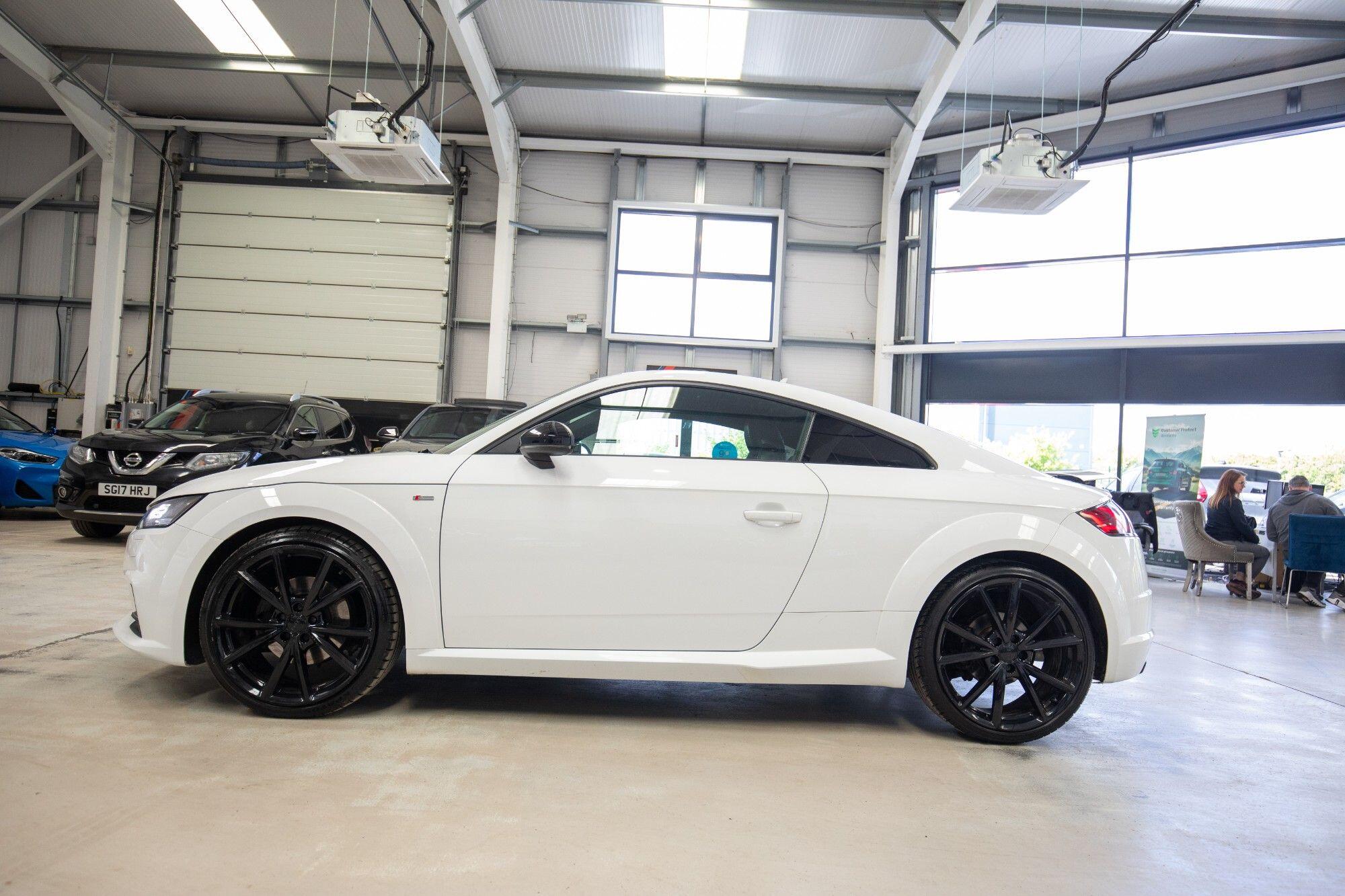 Audi TT view 33