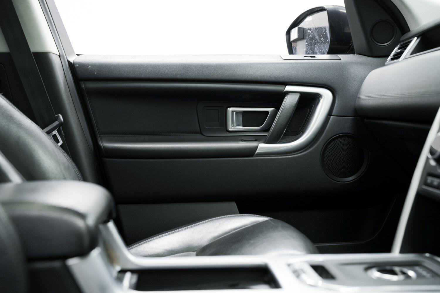 Land Rover Discovery Sport view 21