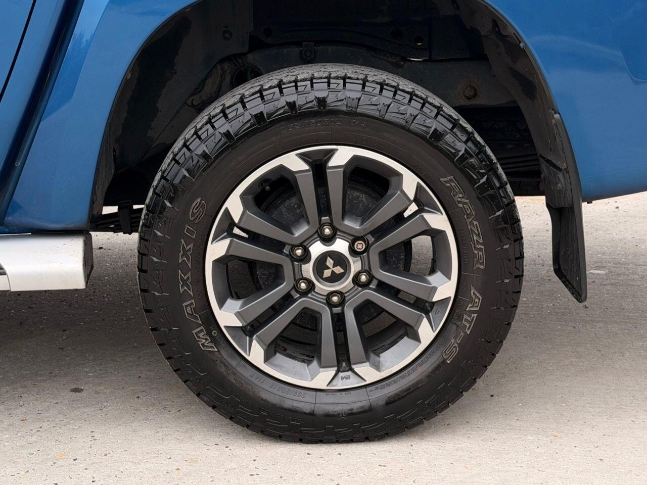 Mitsubishi L200 view 11