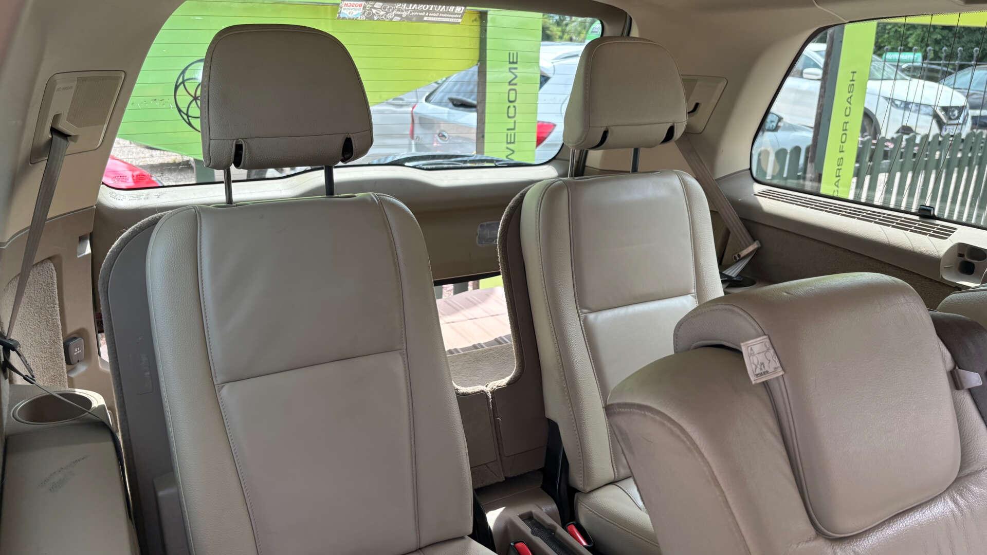 Volvo XC90 view 10