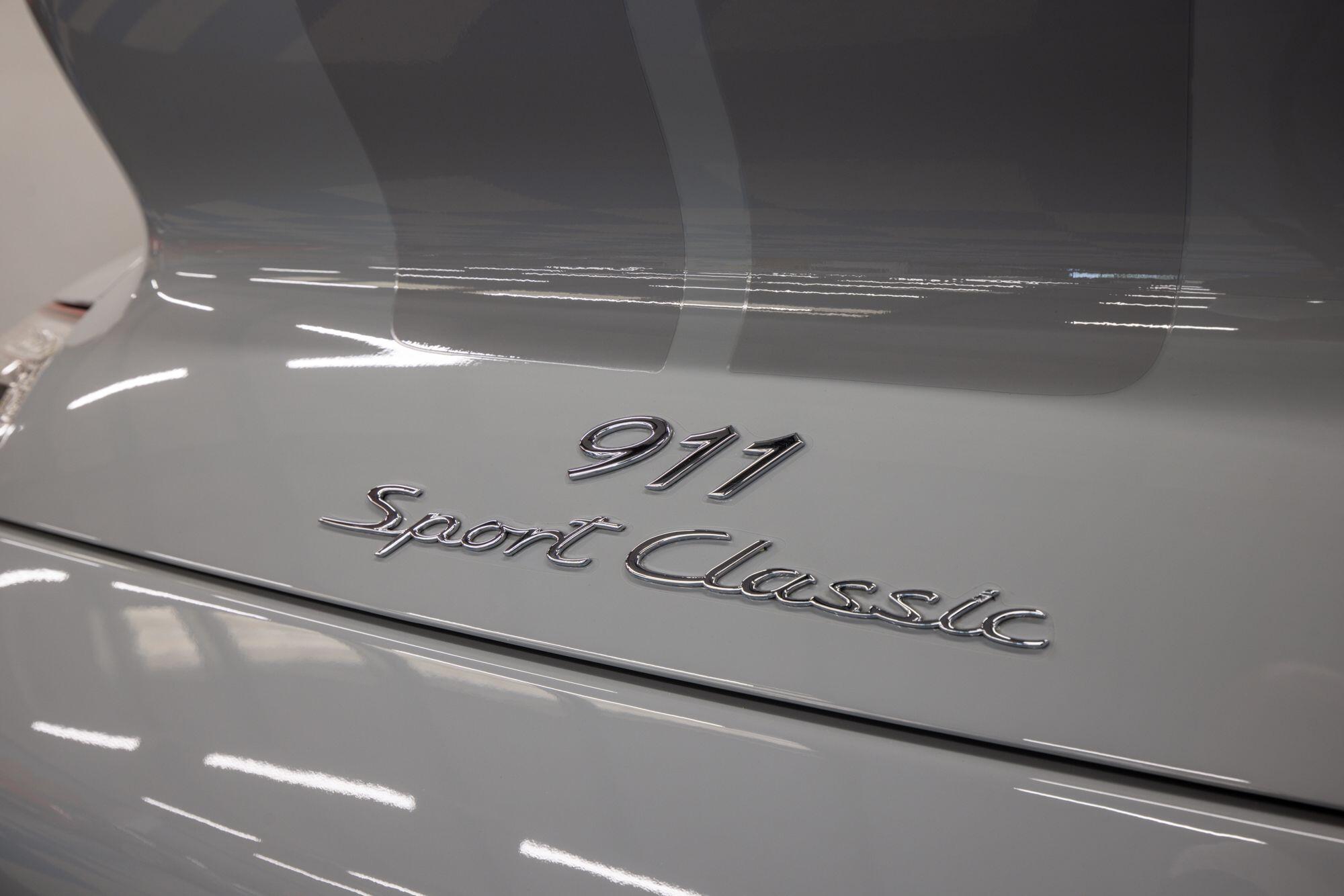 Porsche 911 view 26