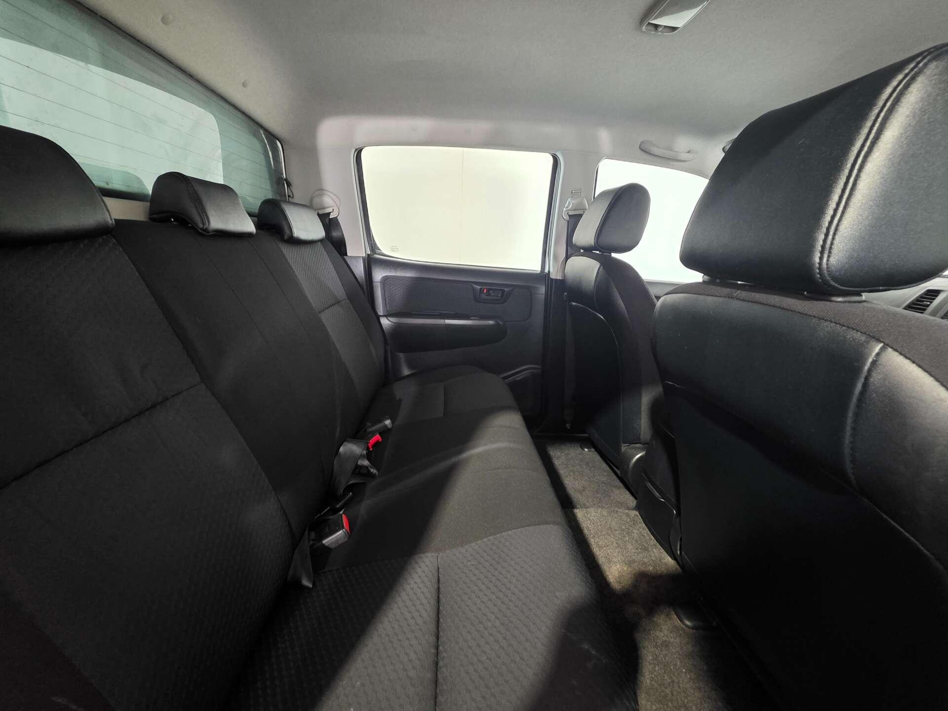 Toyota Hilux view 28