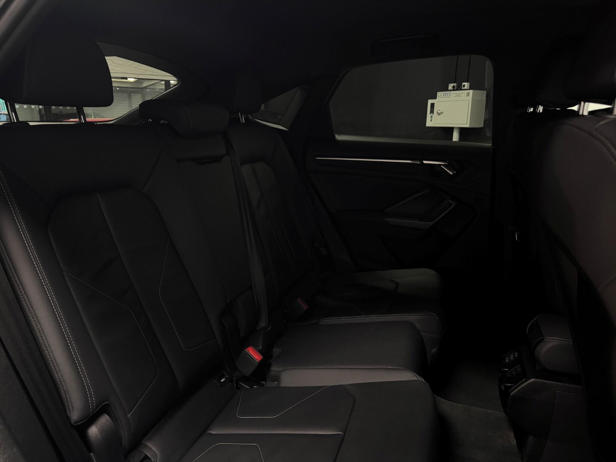 Audi Q3 view 23