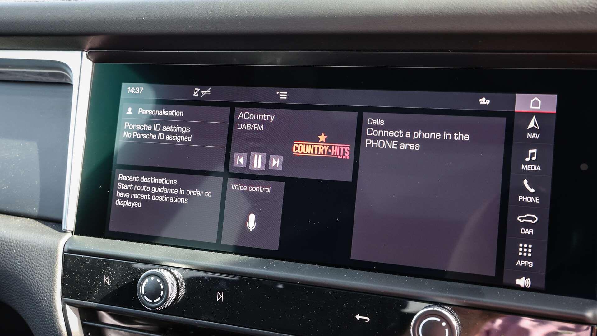 Porsche Macan view 20