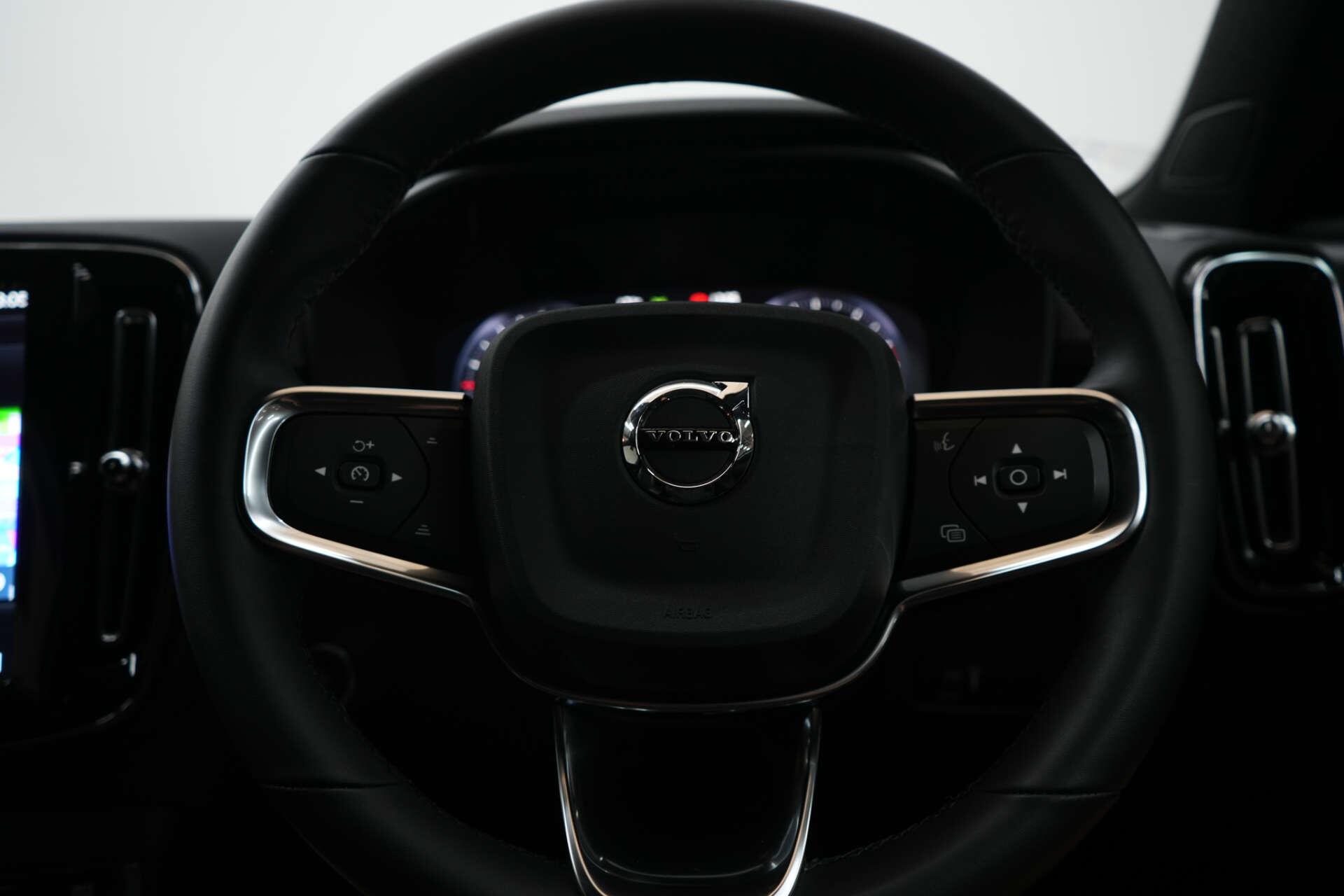 Volvo XC40 view 34