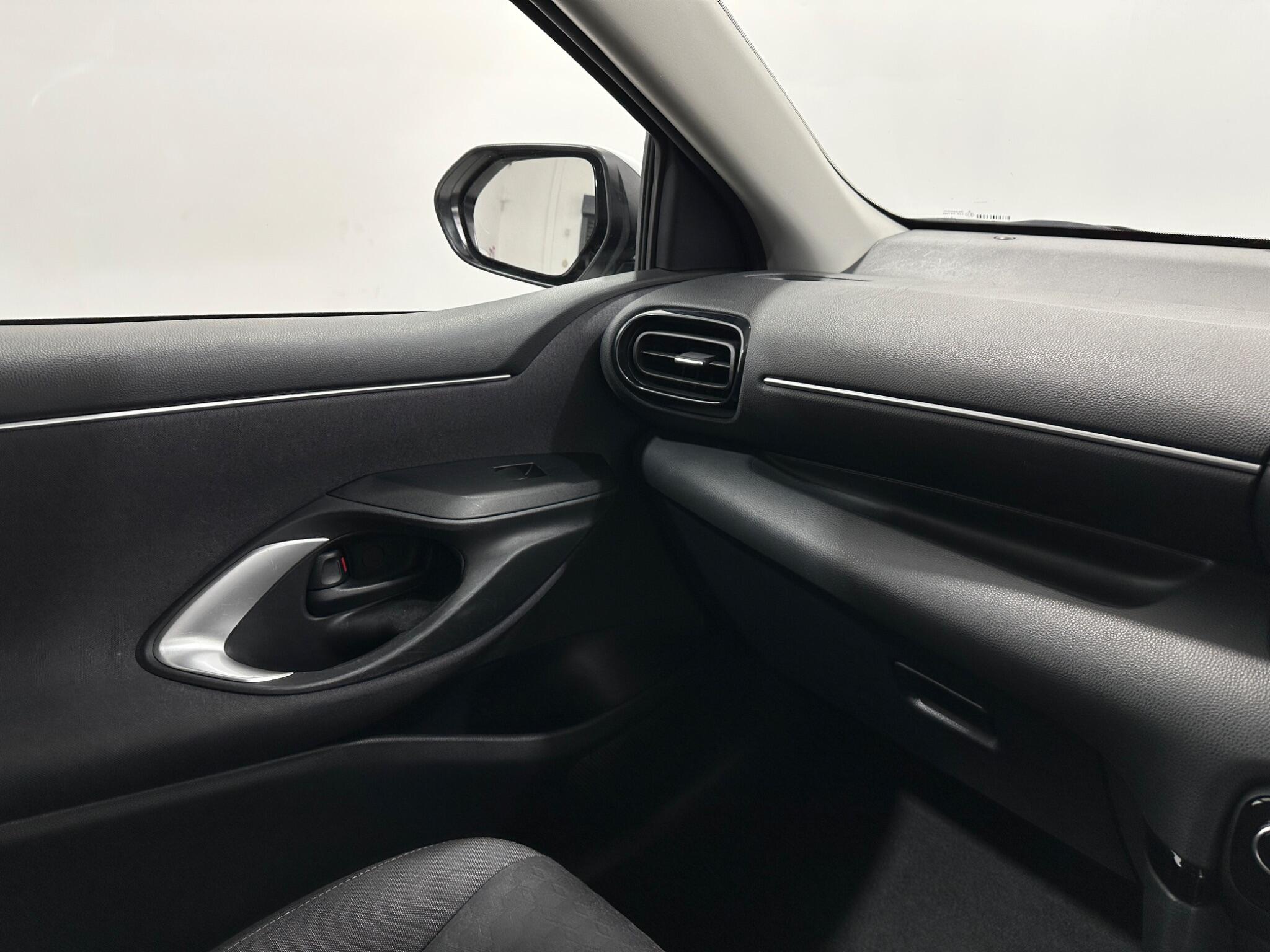 Toyota Yaris view 25