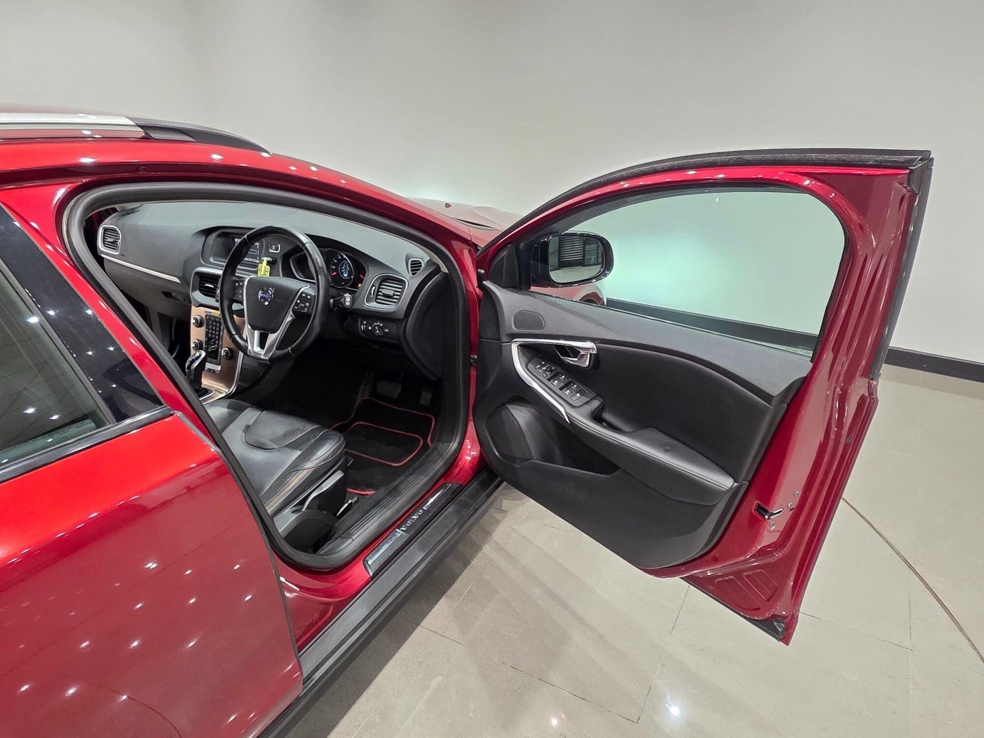 Volvo V40 Cross Country view 35
