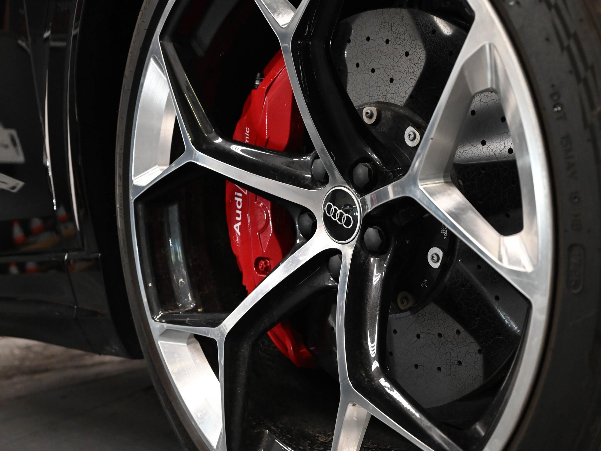 Audi RSQ8 view 34