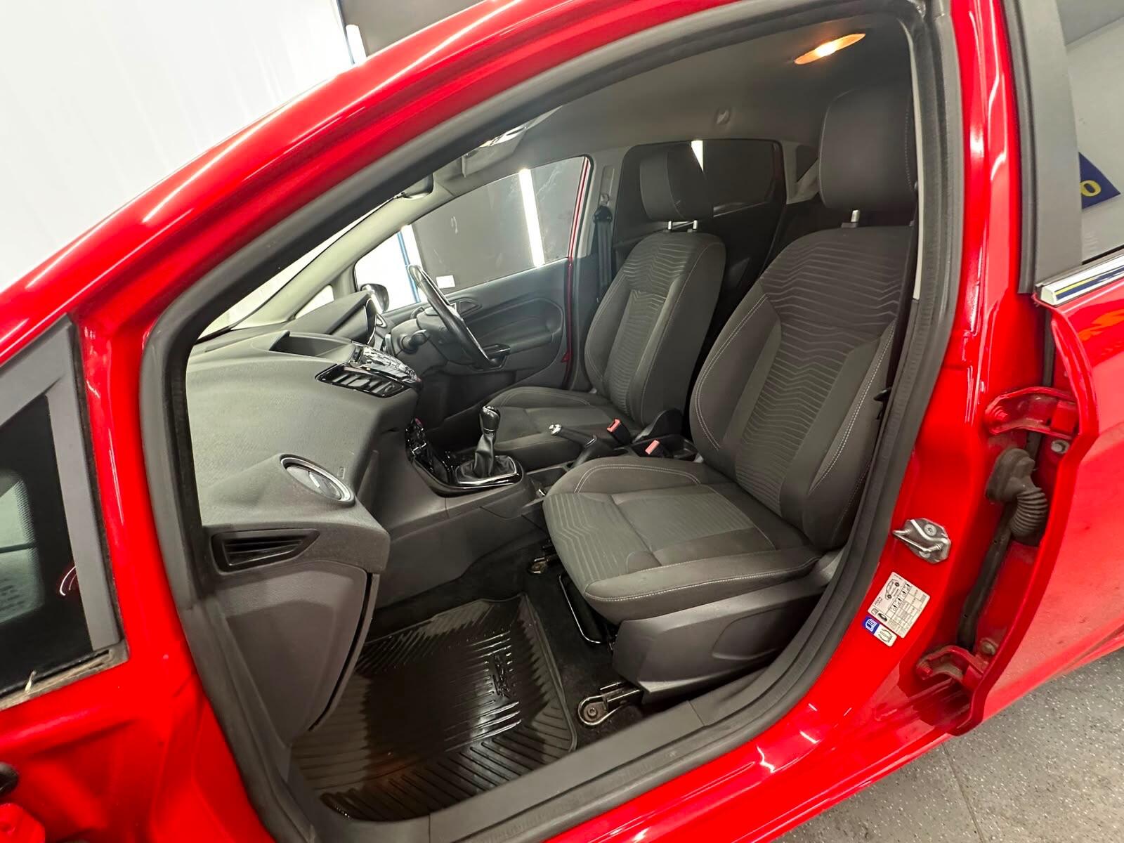 Ford Fiesta view 25