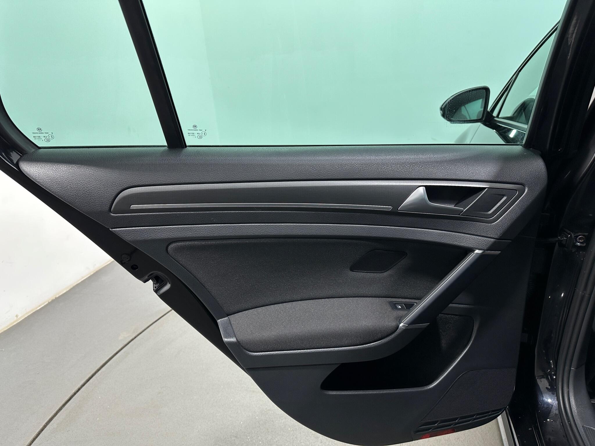 Volkswagen Golf view 41