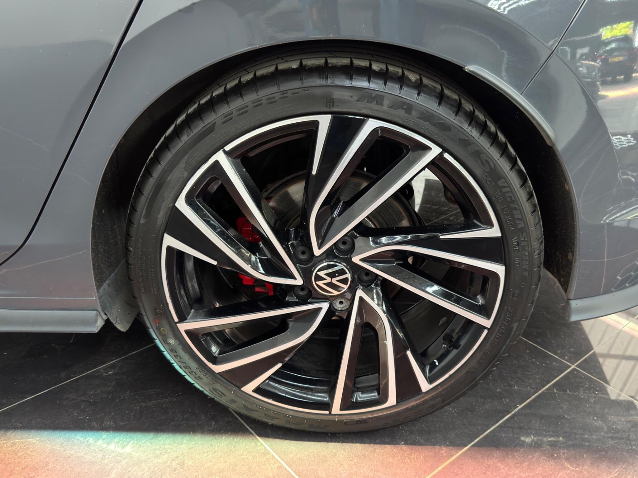 Volkswagen Golf view 61