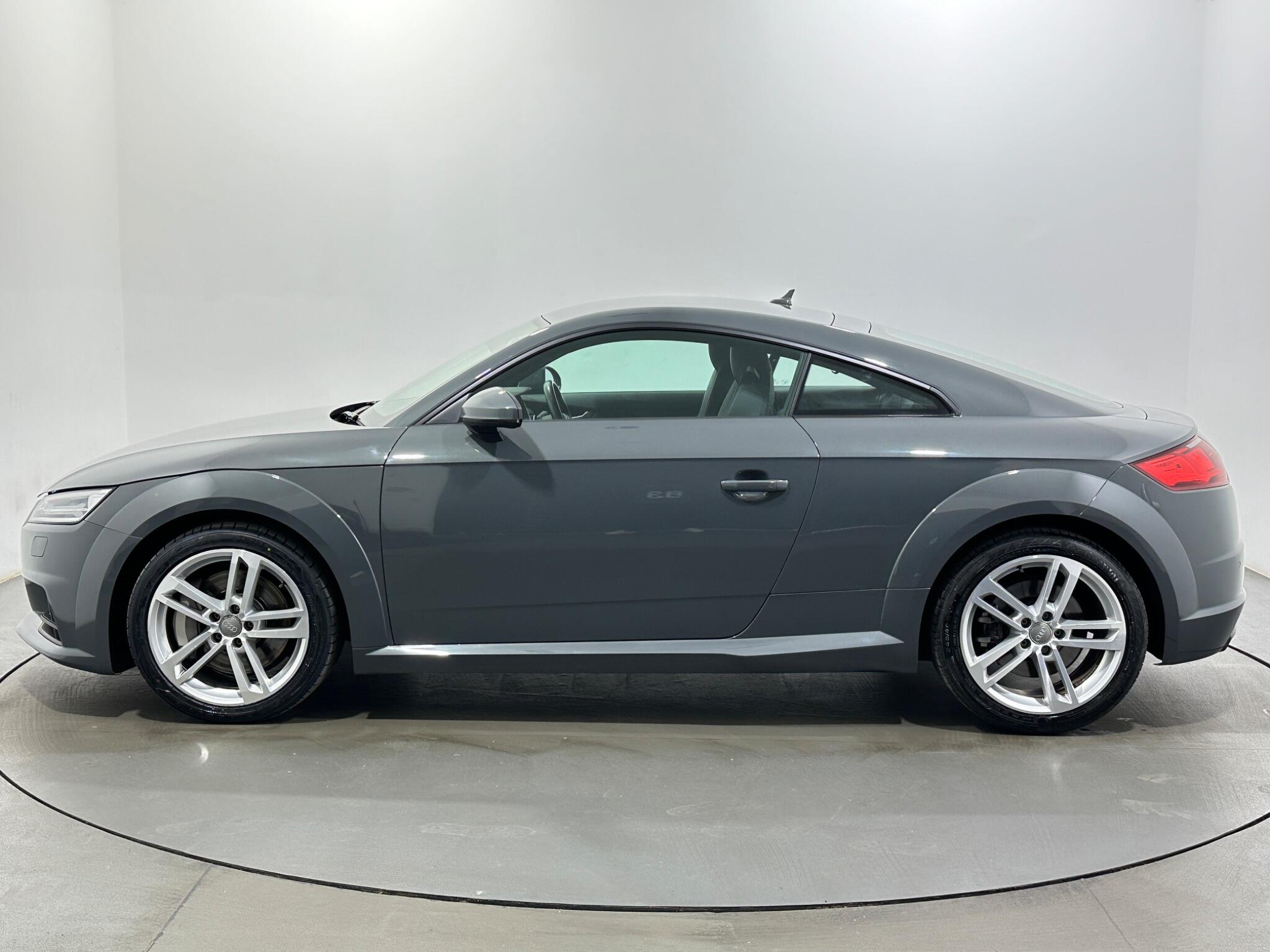 Audi TT view 5