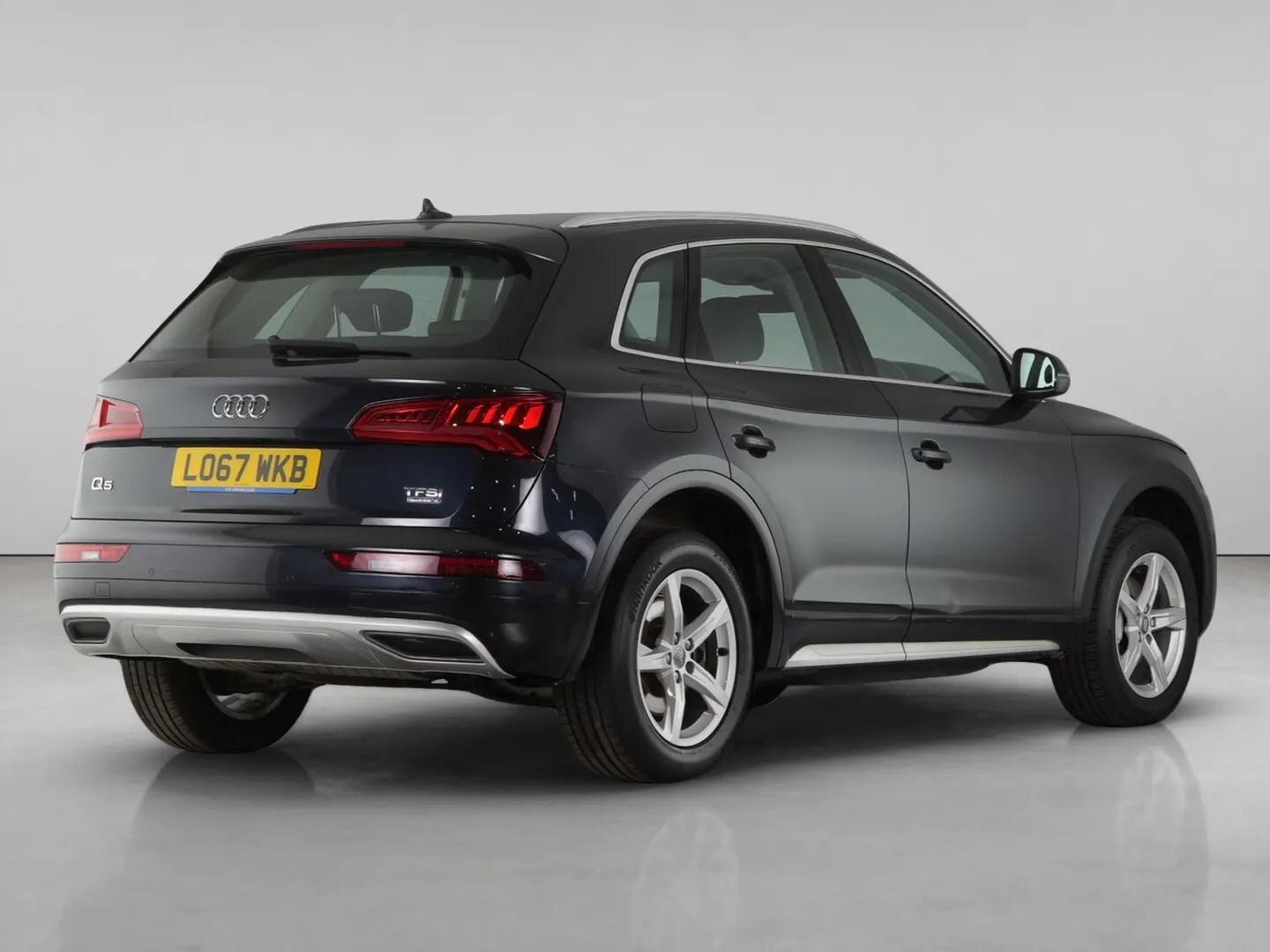 Audi Q5 view 8