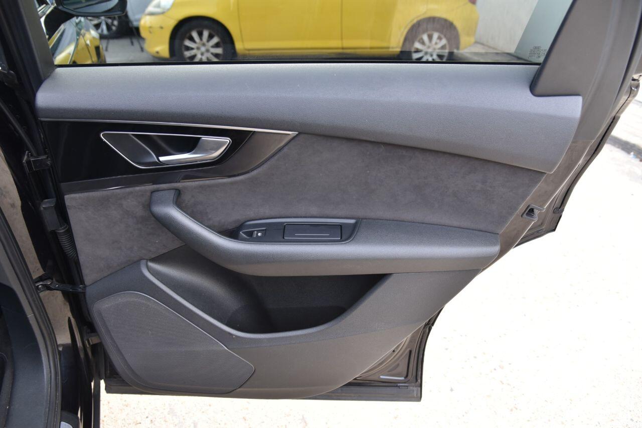 Audi Q7 view 64