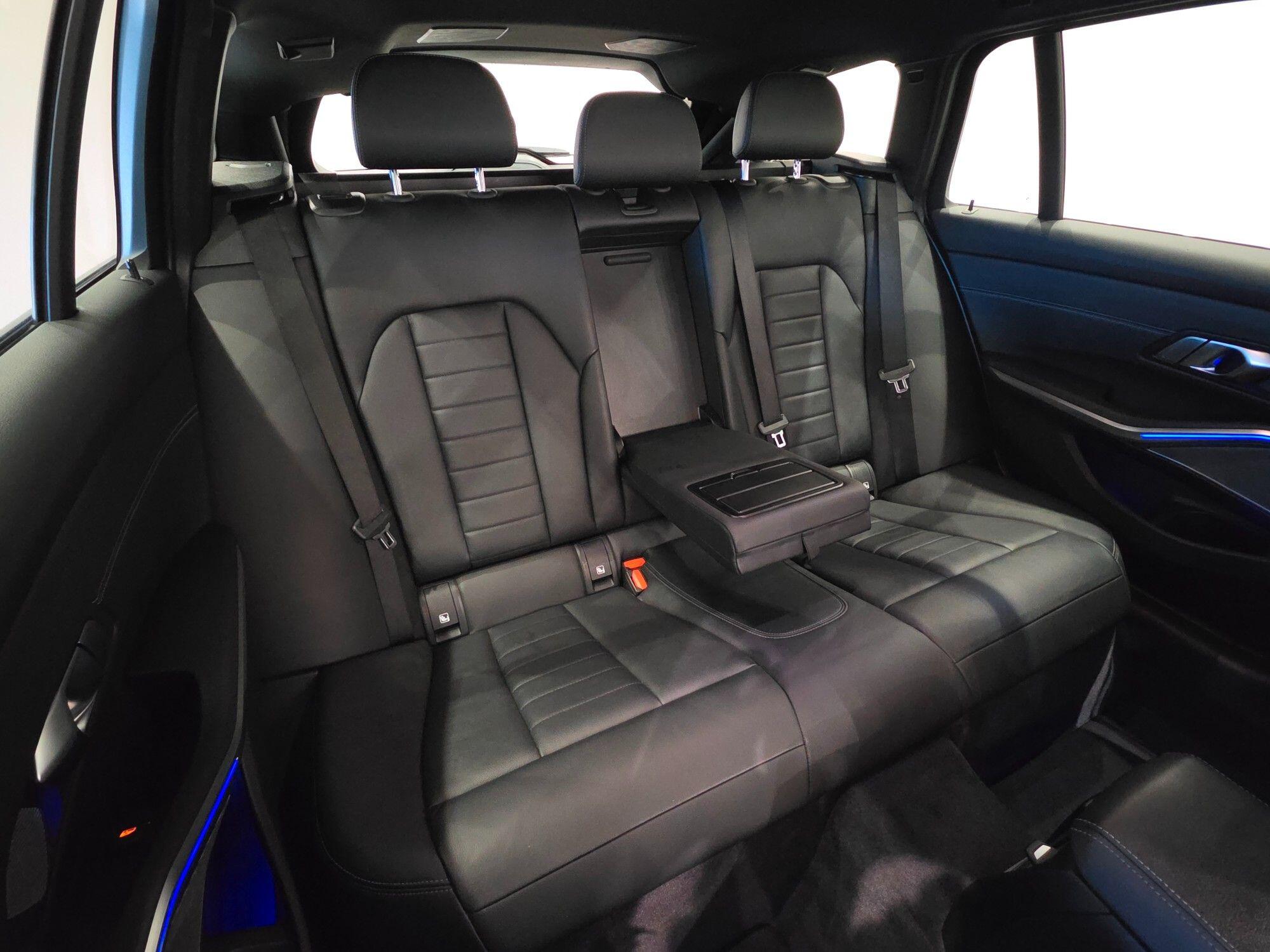 BMW 3 Series view 14