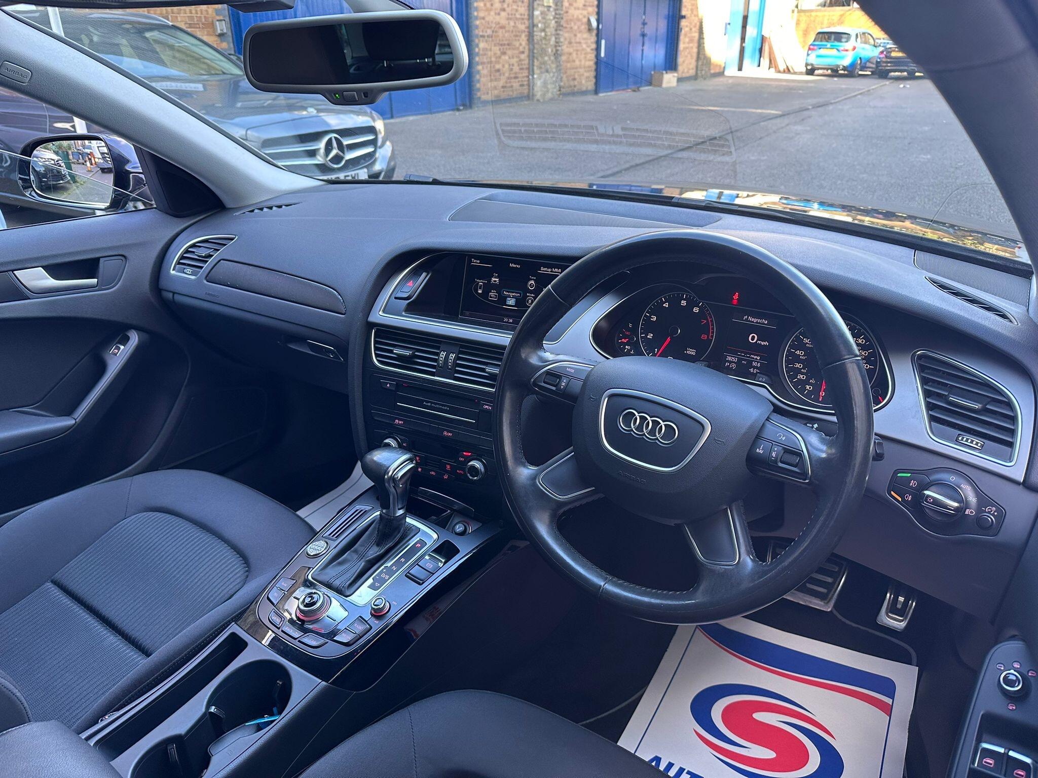 Audi A4 Avant view 16
