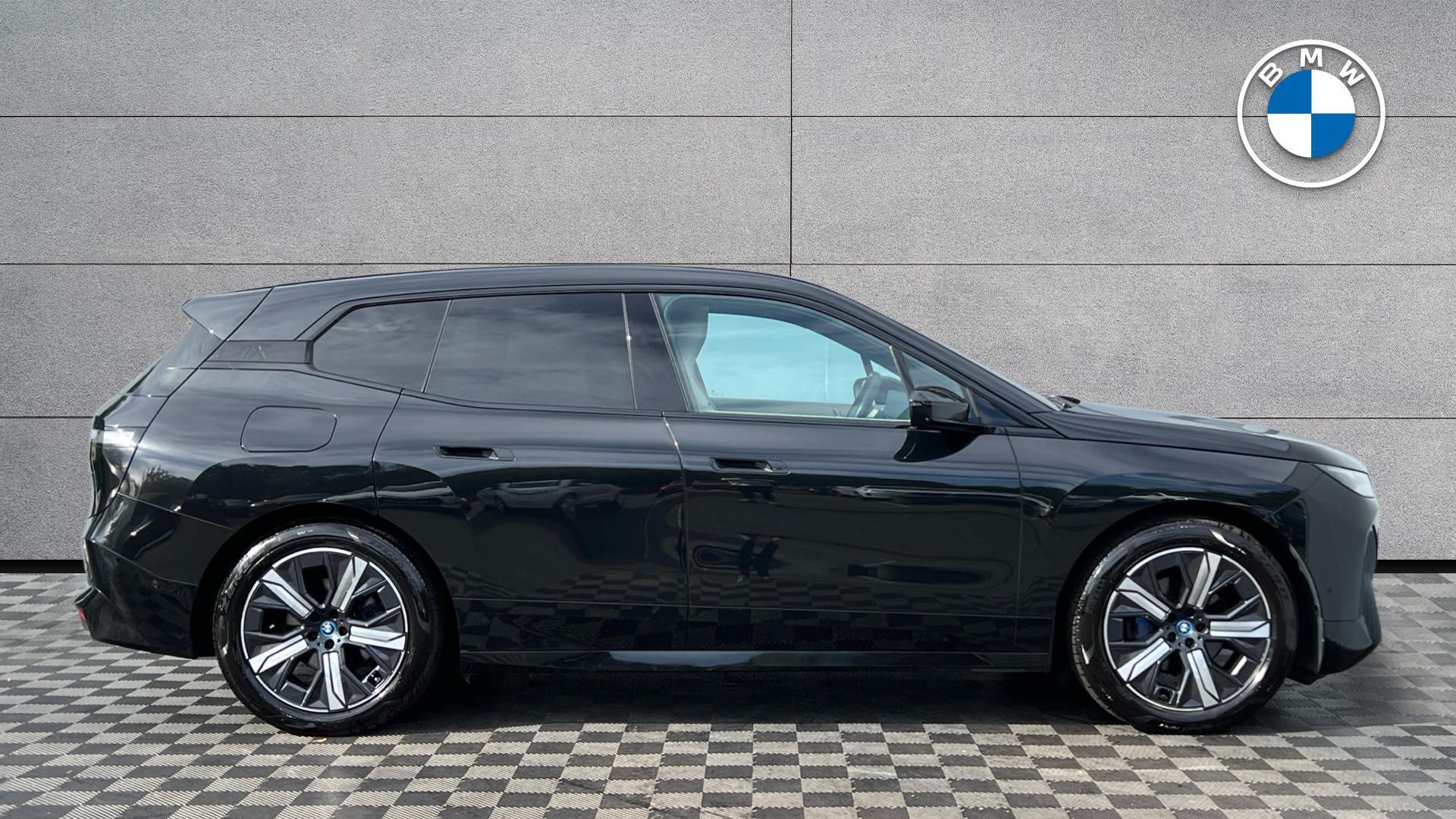 BMW Ix view 3