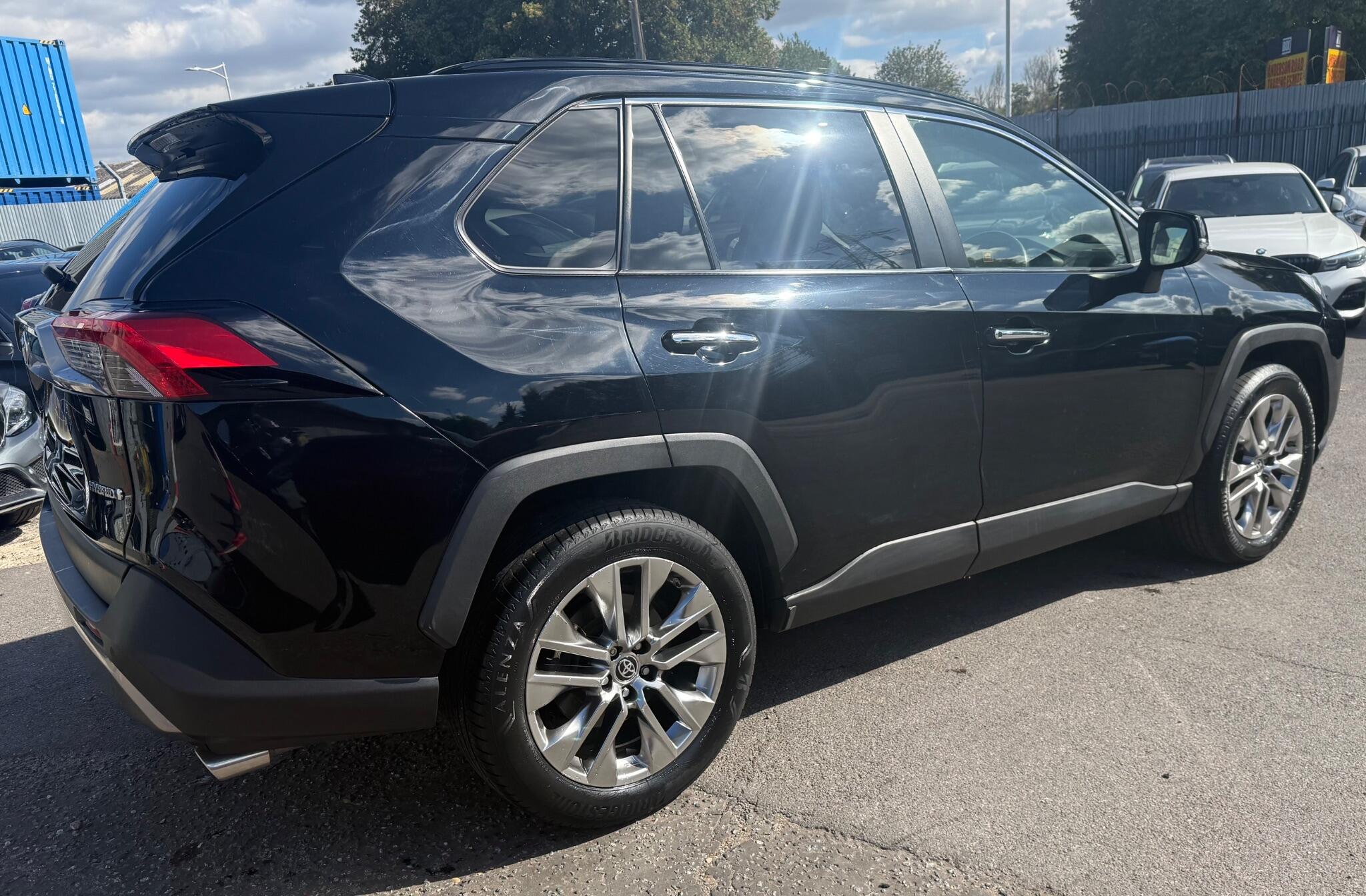 Toyota Rav4 view 4