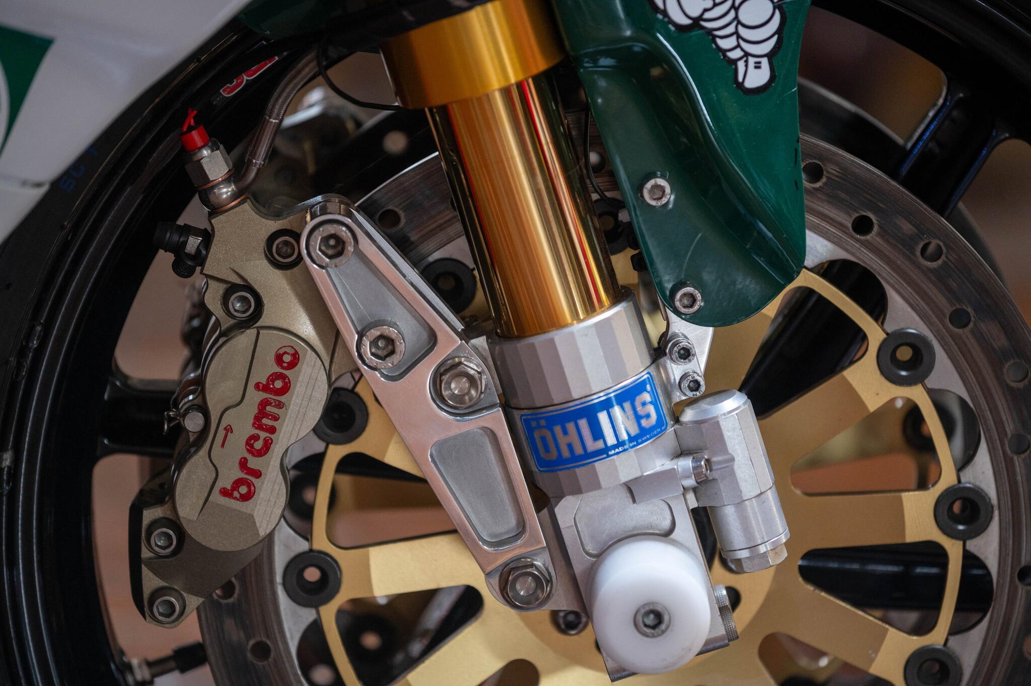 Honda RVF750 view 14