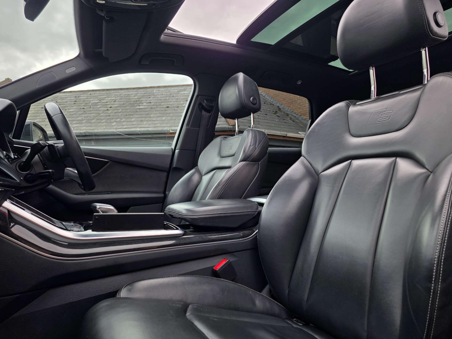Audi Q7 view 17