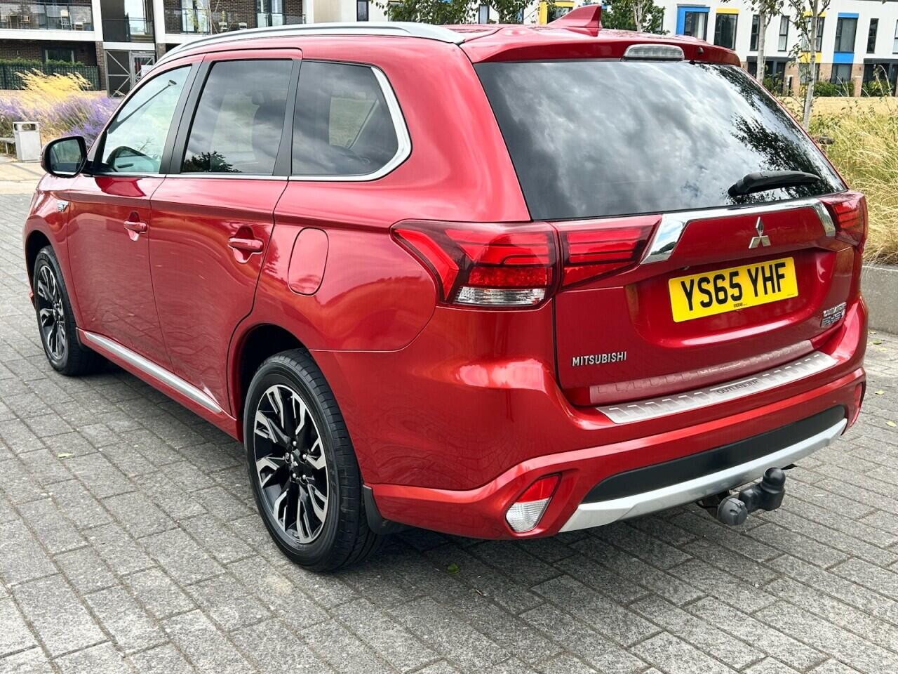 Mitsubishi Outlander view 12