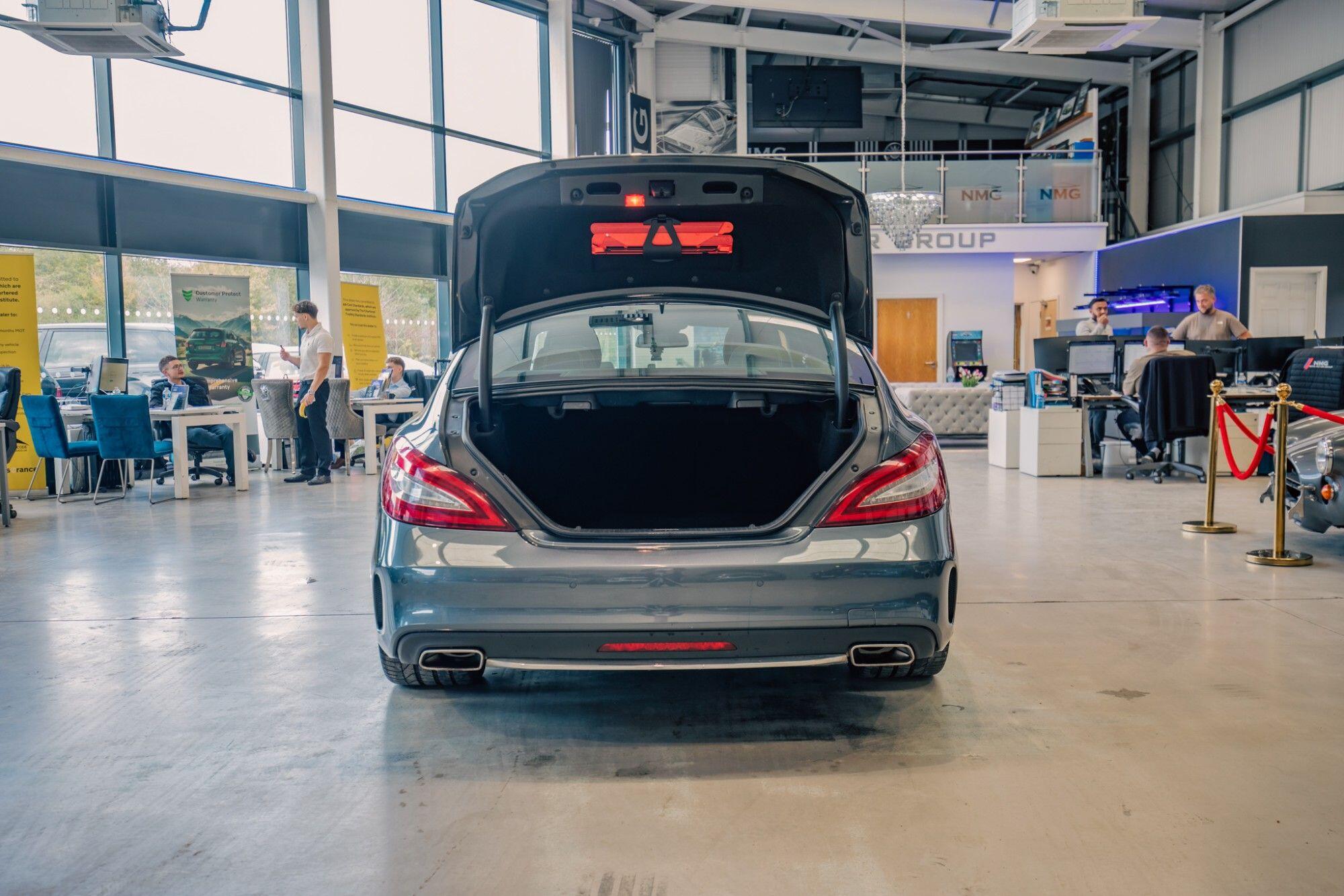 Mercedes-Benz CLS view 33