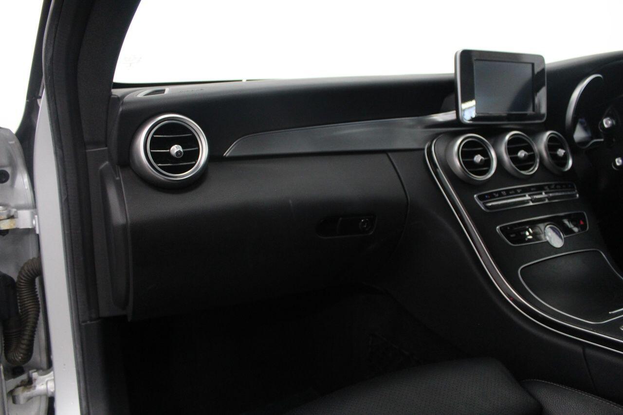 Mercedes-Benz C-Class view 28