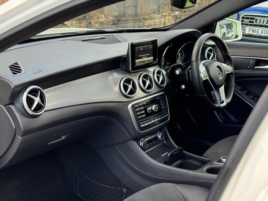 Mercedes-Benz Gla view 15