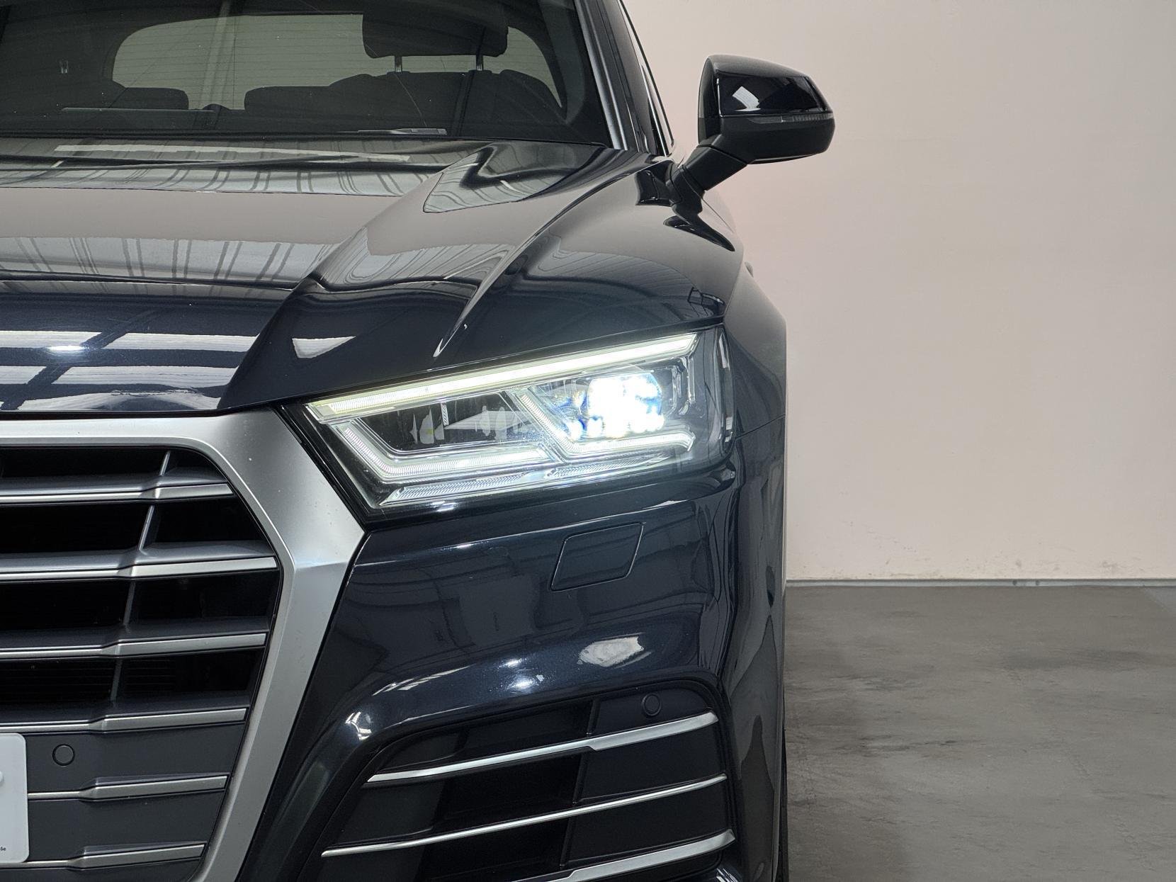Audi Q5 view 6