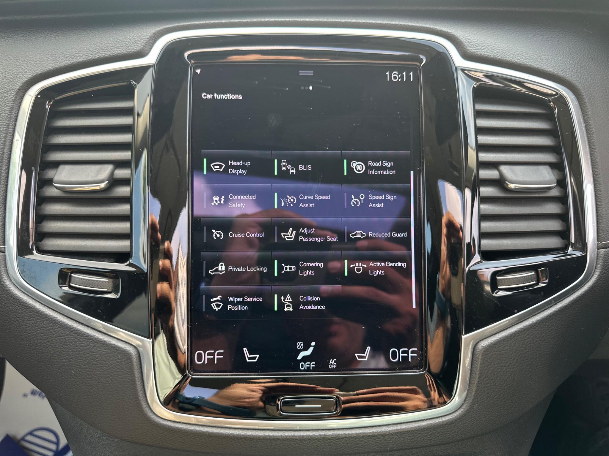Volvo XC90 view 30