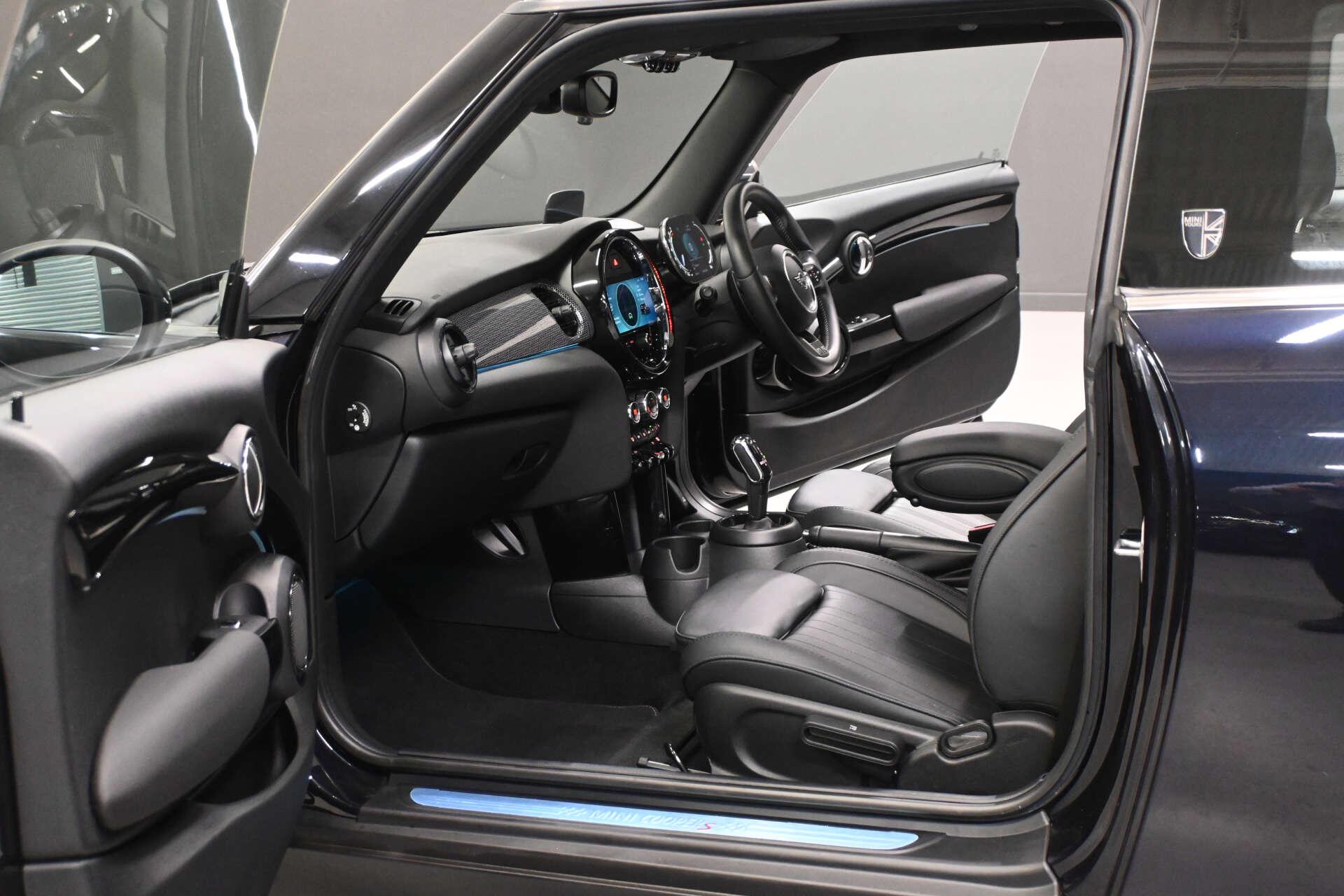 Mini Hatch view 24