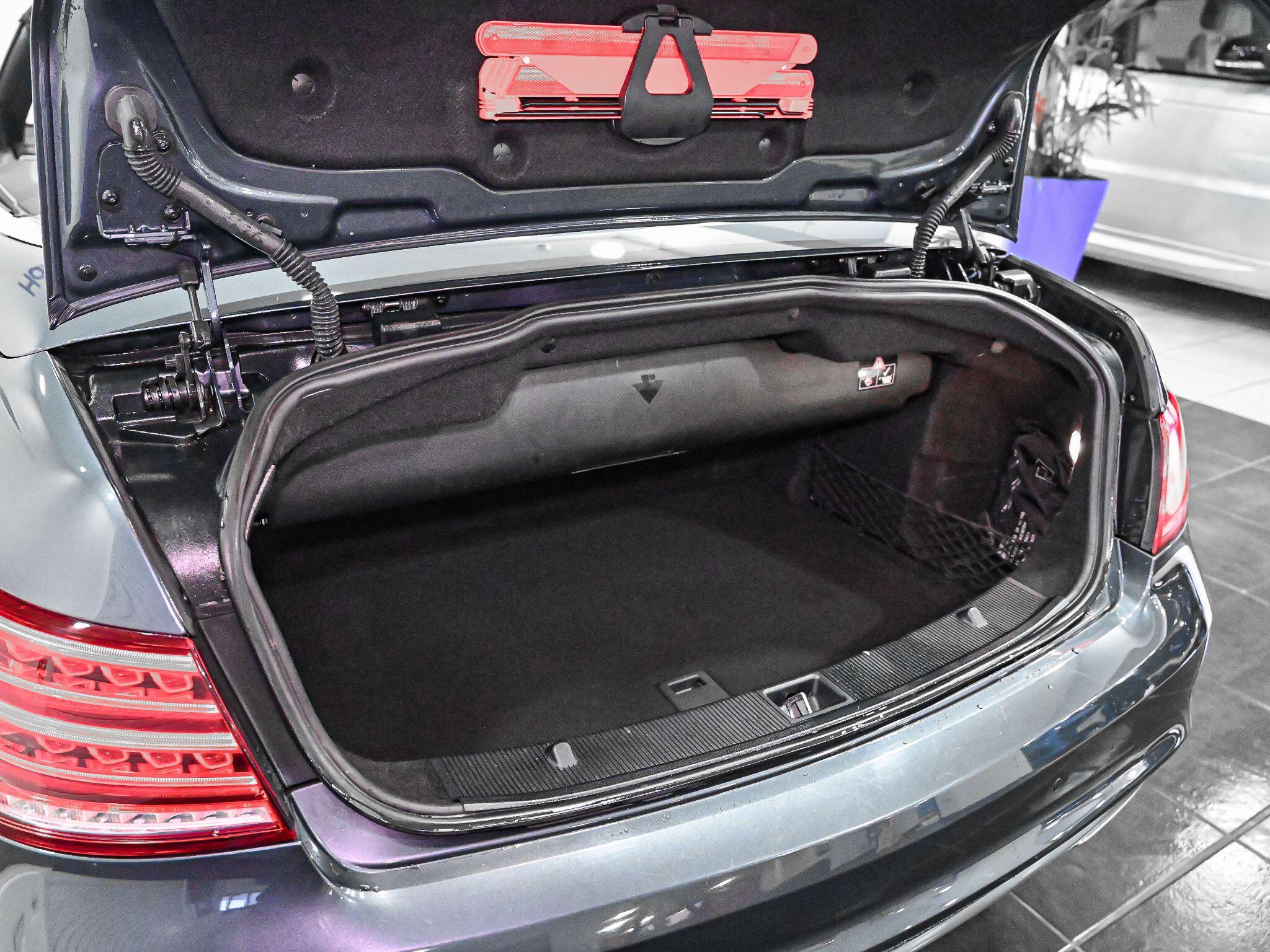 Mercedes-Benz E-Class view 22