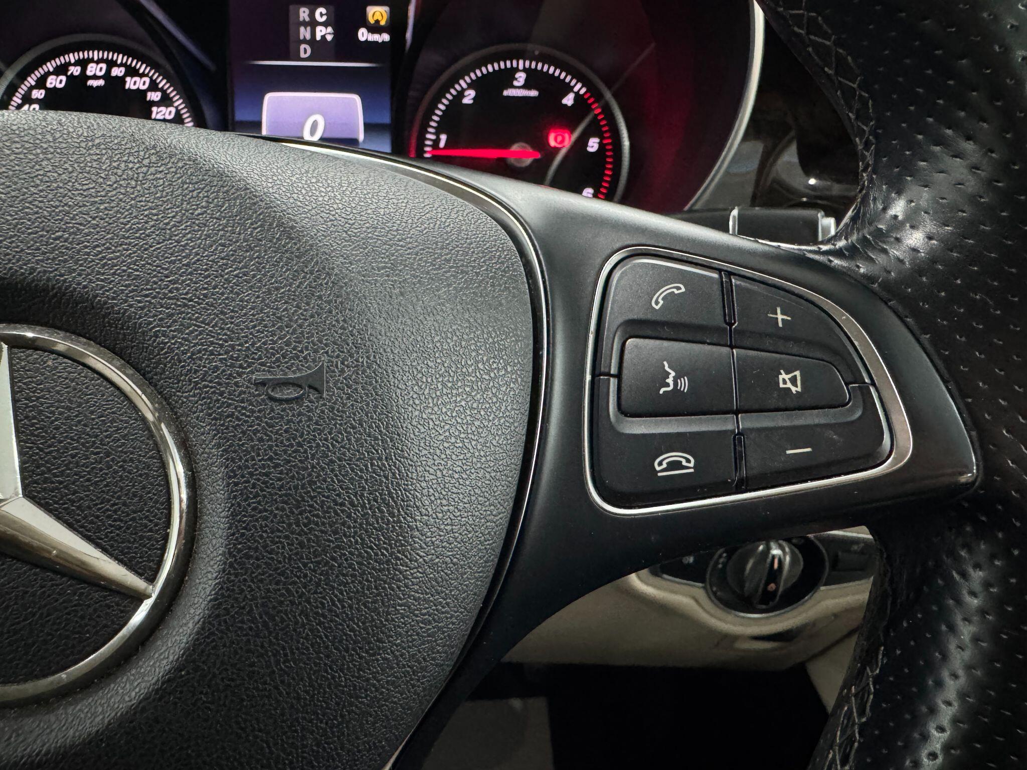 Mercedes-Benz V-Class view 33