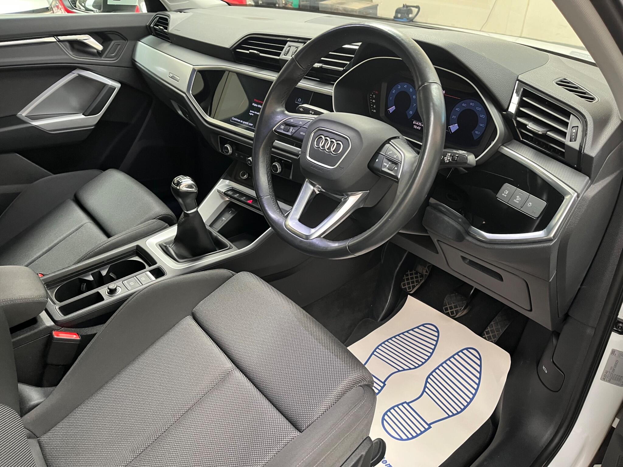 Audi Q3 view 11