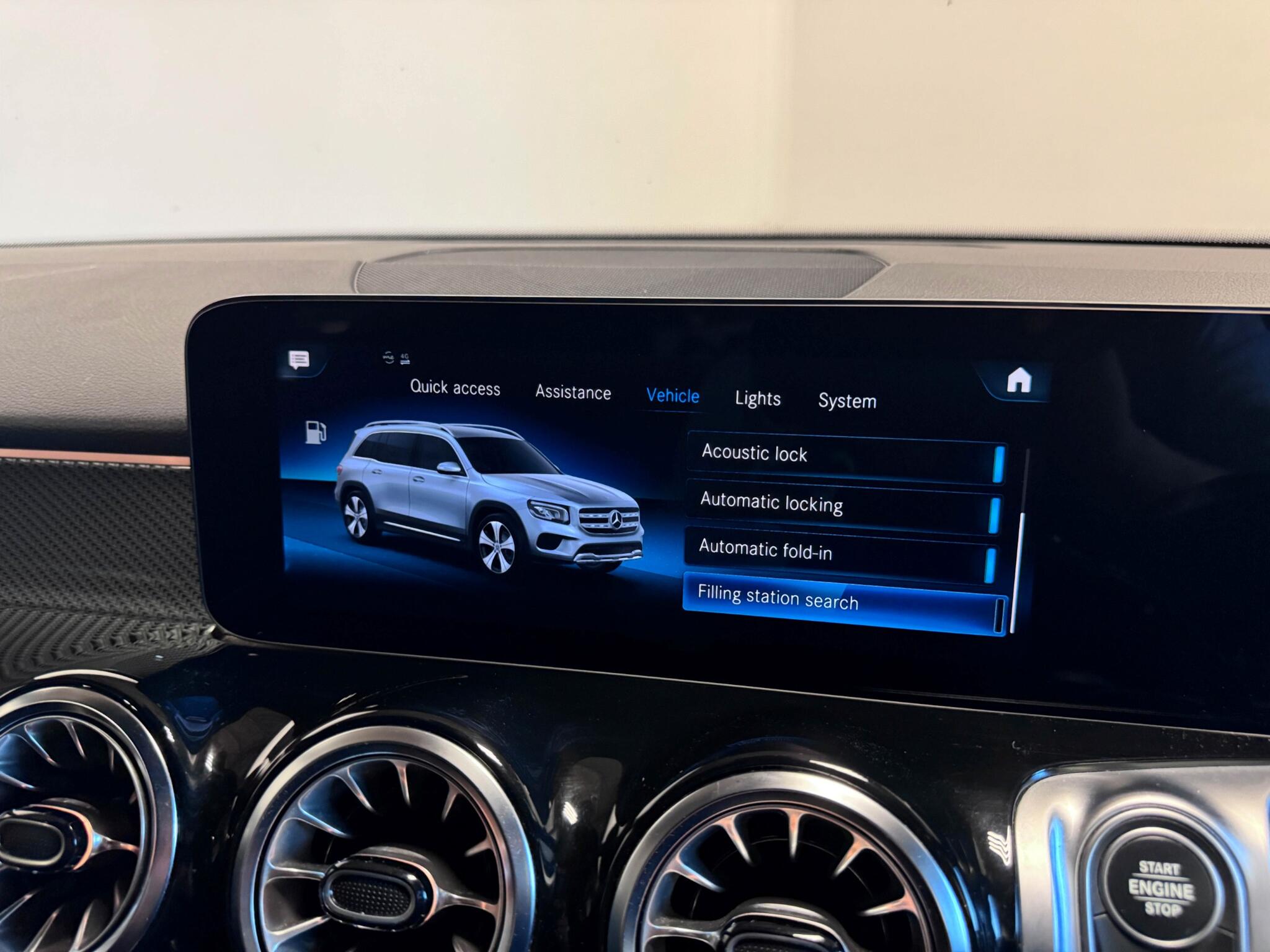 Mercedes-Benz GLB view 55