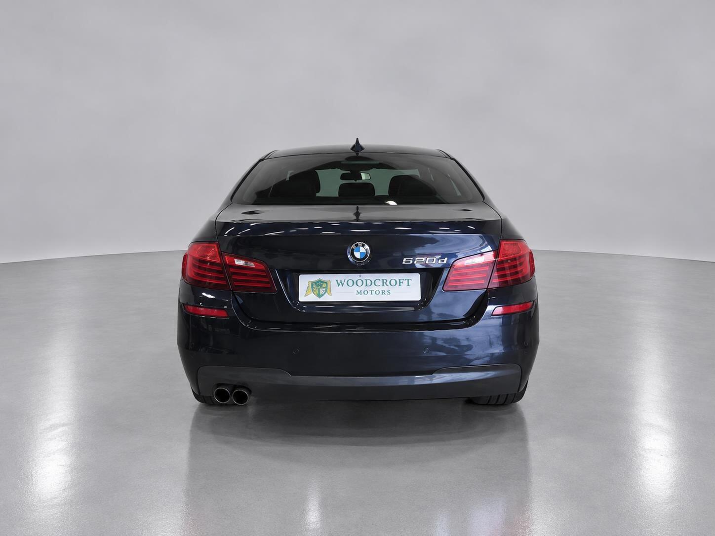 BMW 5 Series view 14