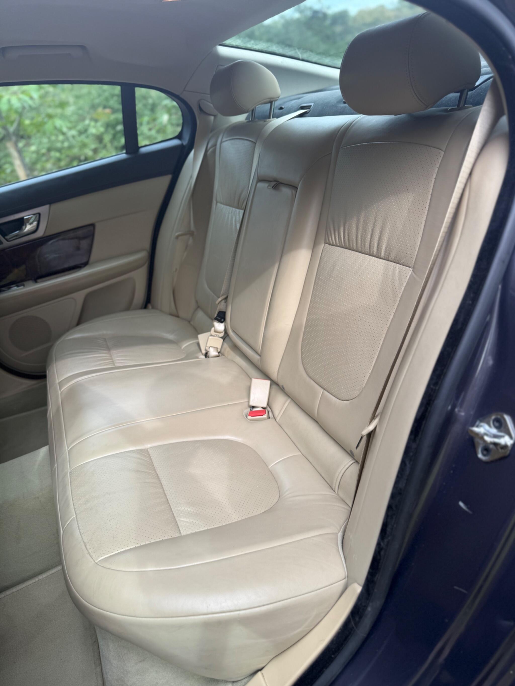 2008 Jaguar XF image 10