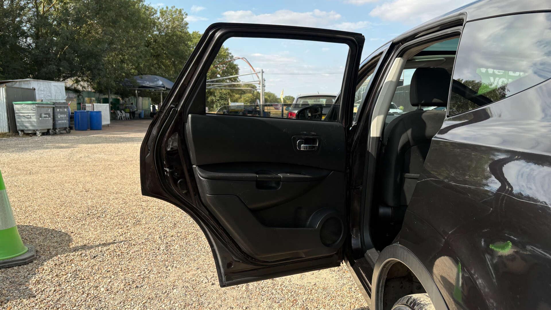 Nissan Qashqai+2 view 23