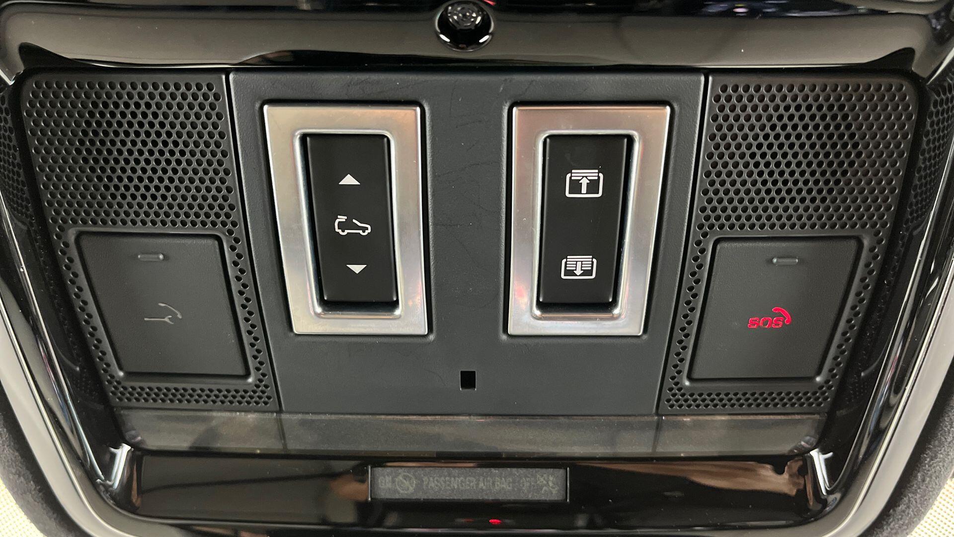 Land Rover Range Rover Velar view 23