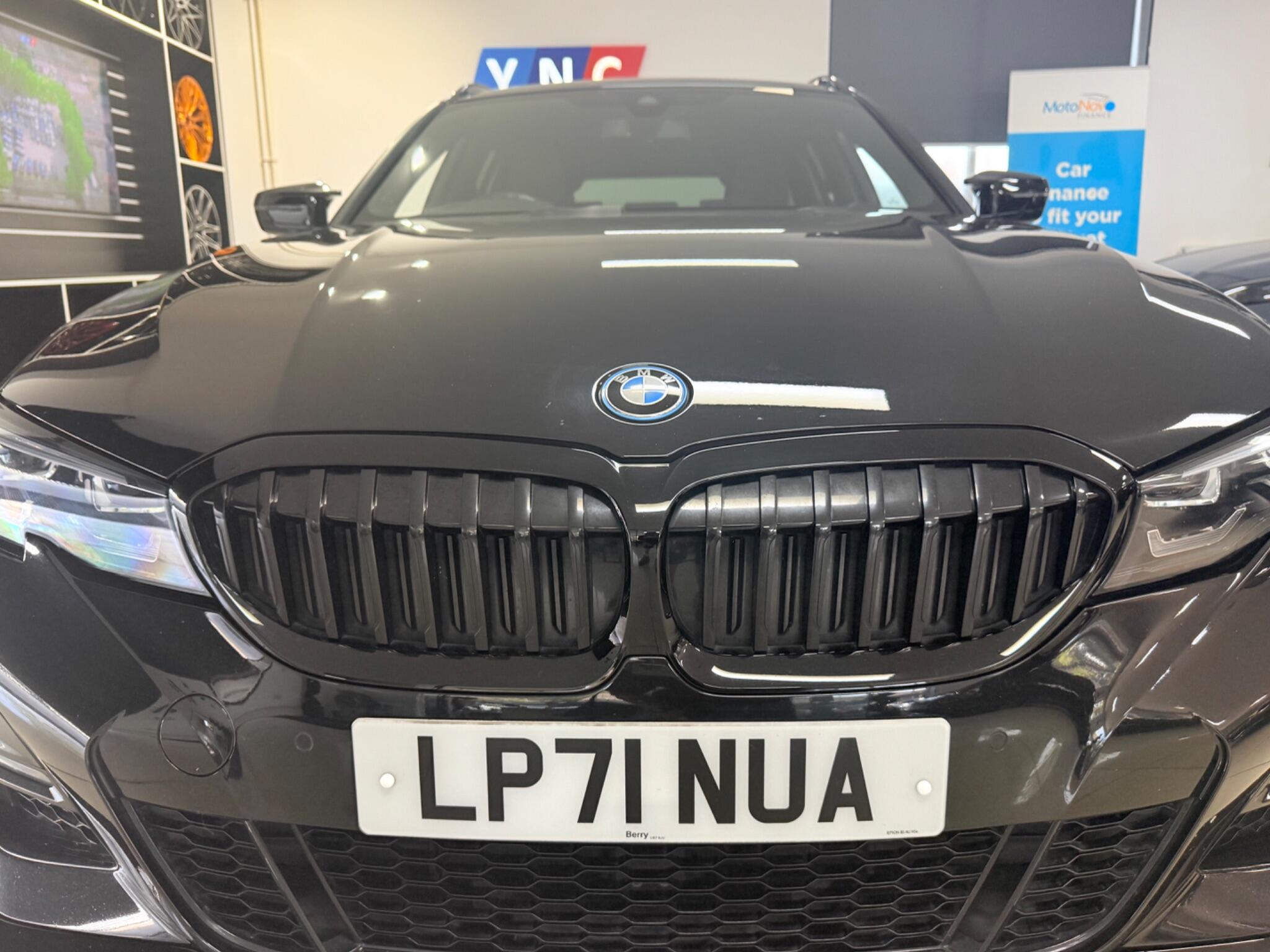BMW 3 Series view 33