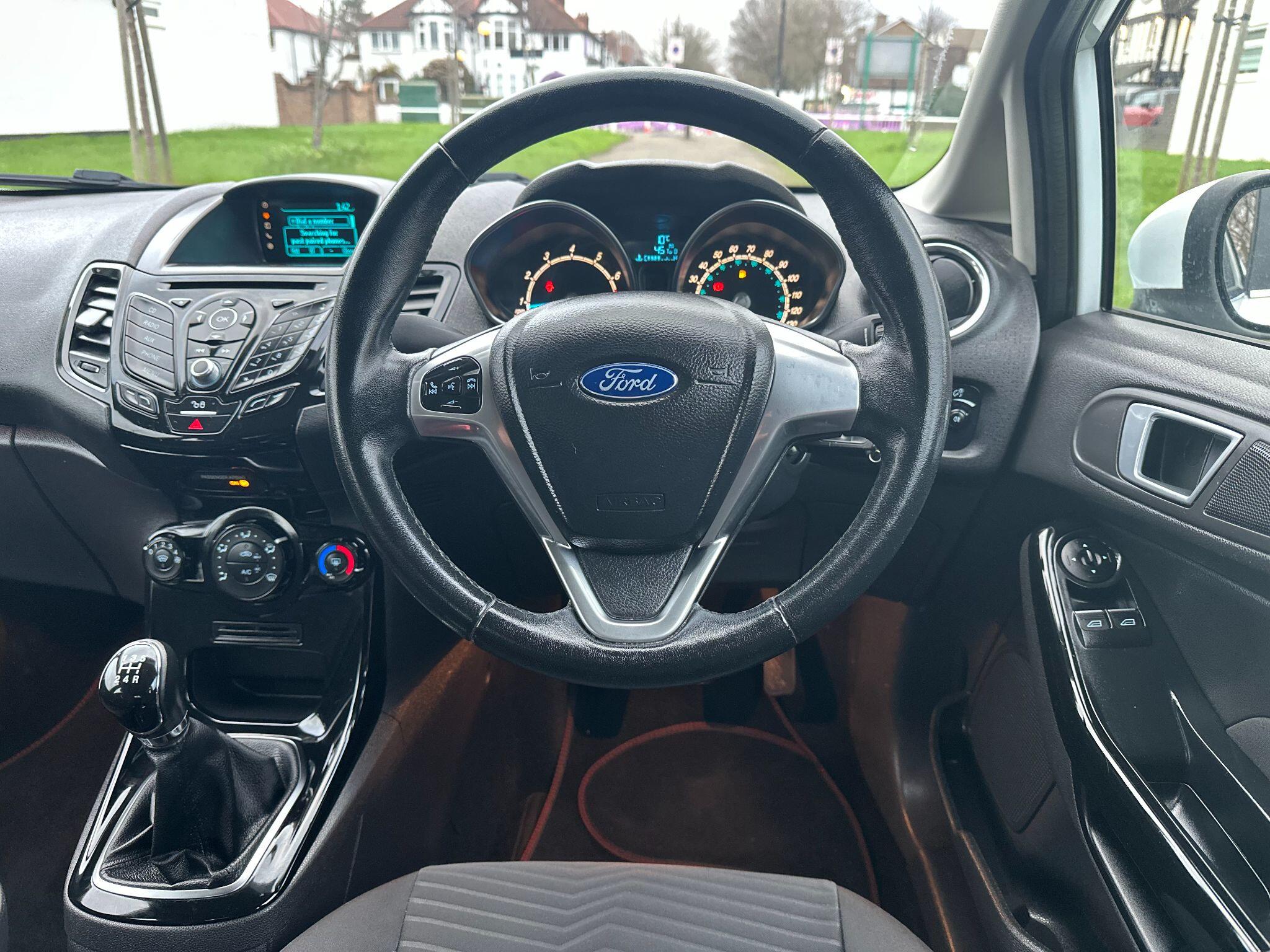 2015 Ford Fiesta image 17