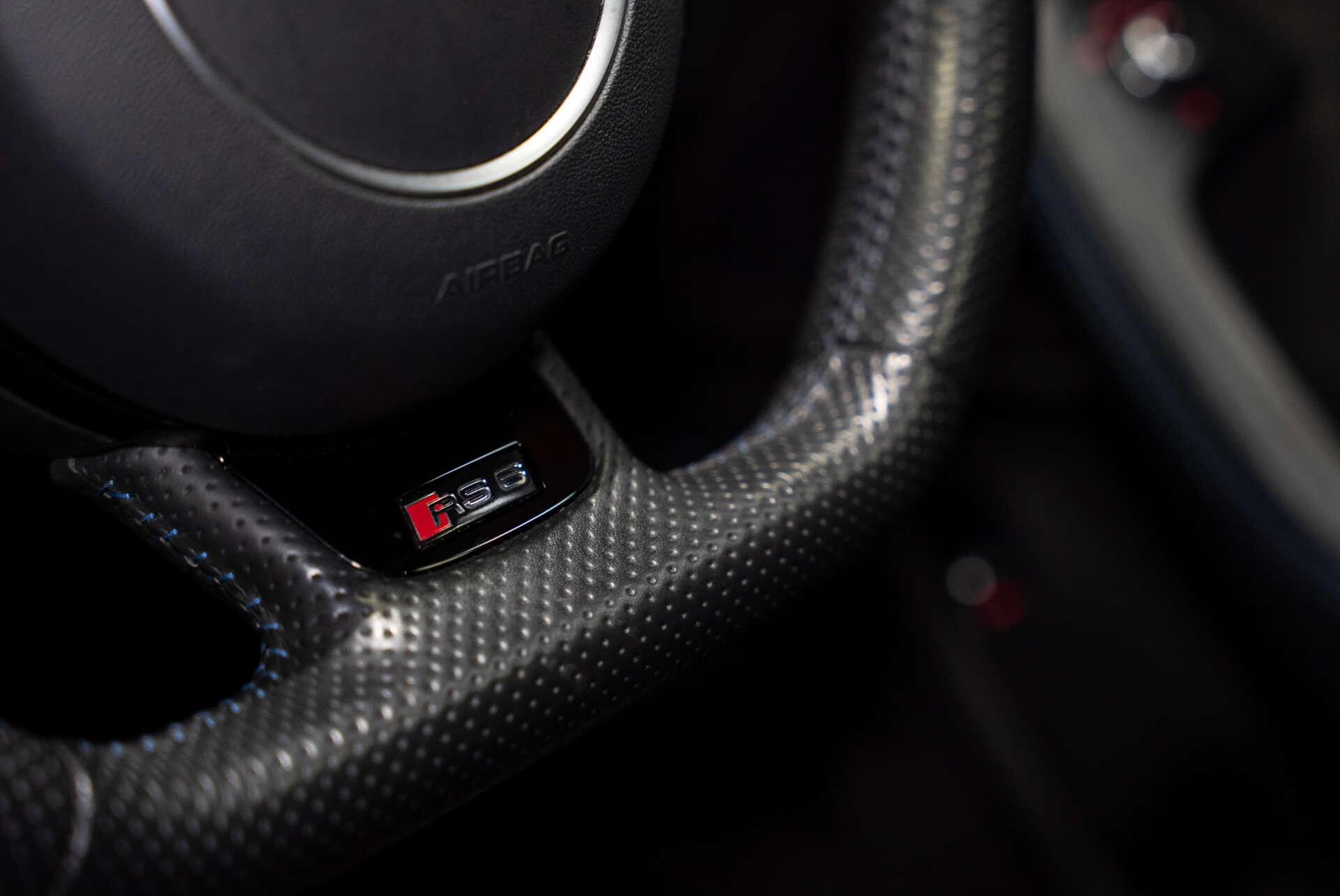 Audi RS6 Avant view 30