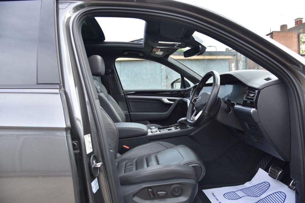 Volkswagen Touareg view 22